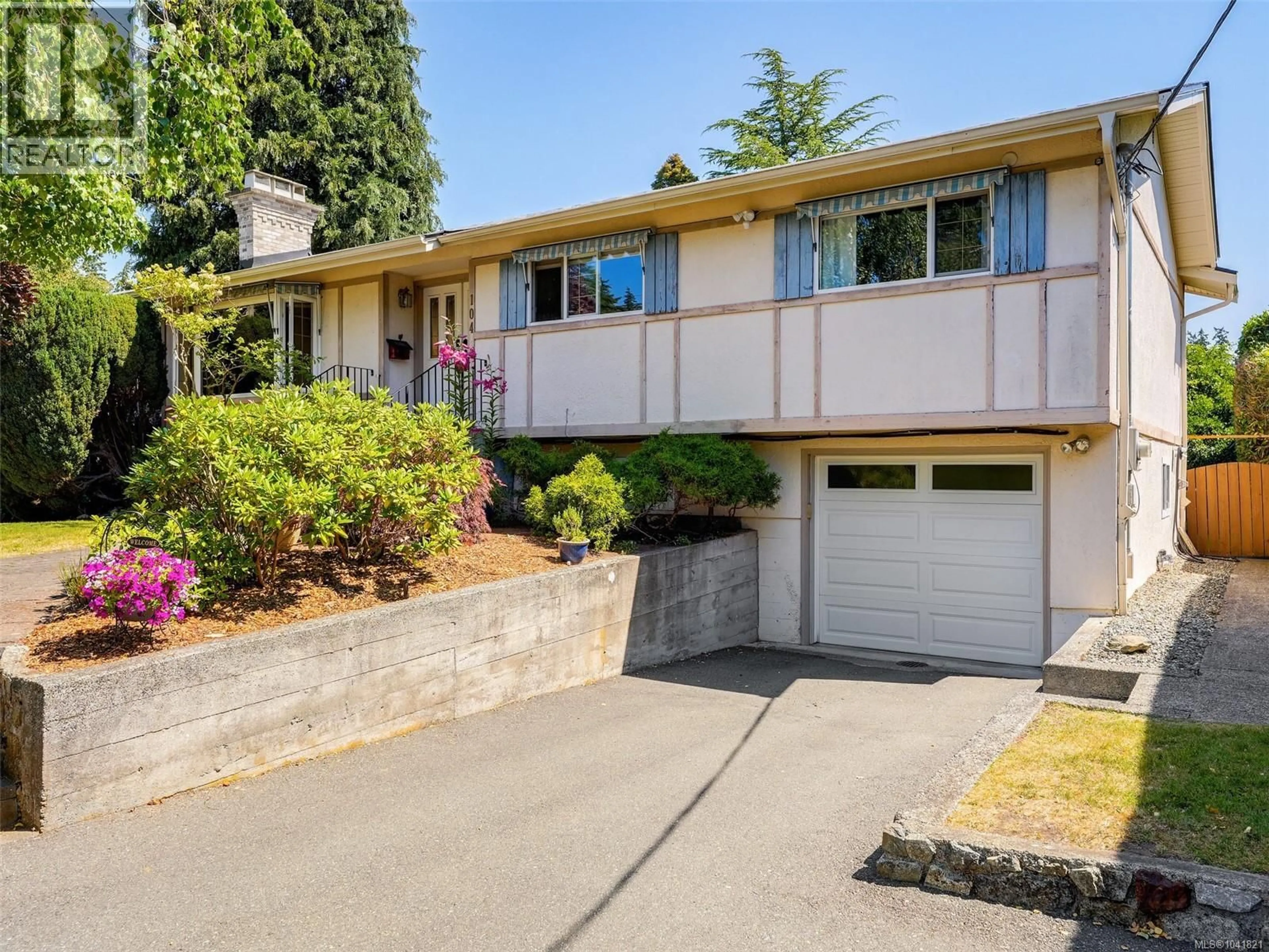 Home with vinyl exterior material, street for 104 LEILA PLACE, Colwood British Columbia V9B2J3