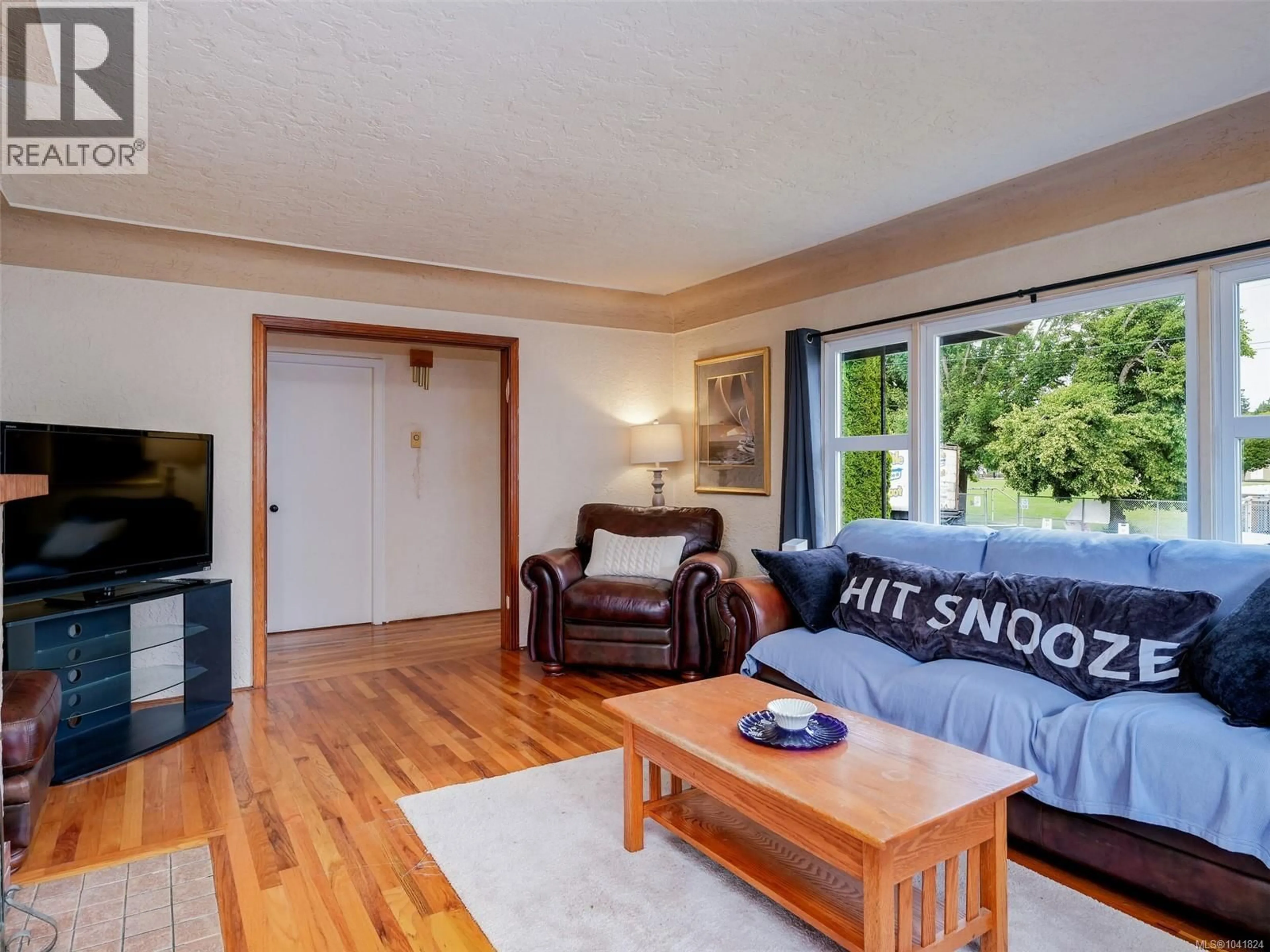 Living room with furniture, wood/laminate floor for 1157 LYALL STREET, Esquimalt British Columbia V9A5G6