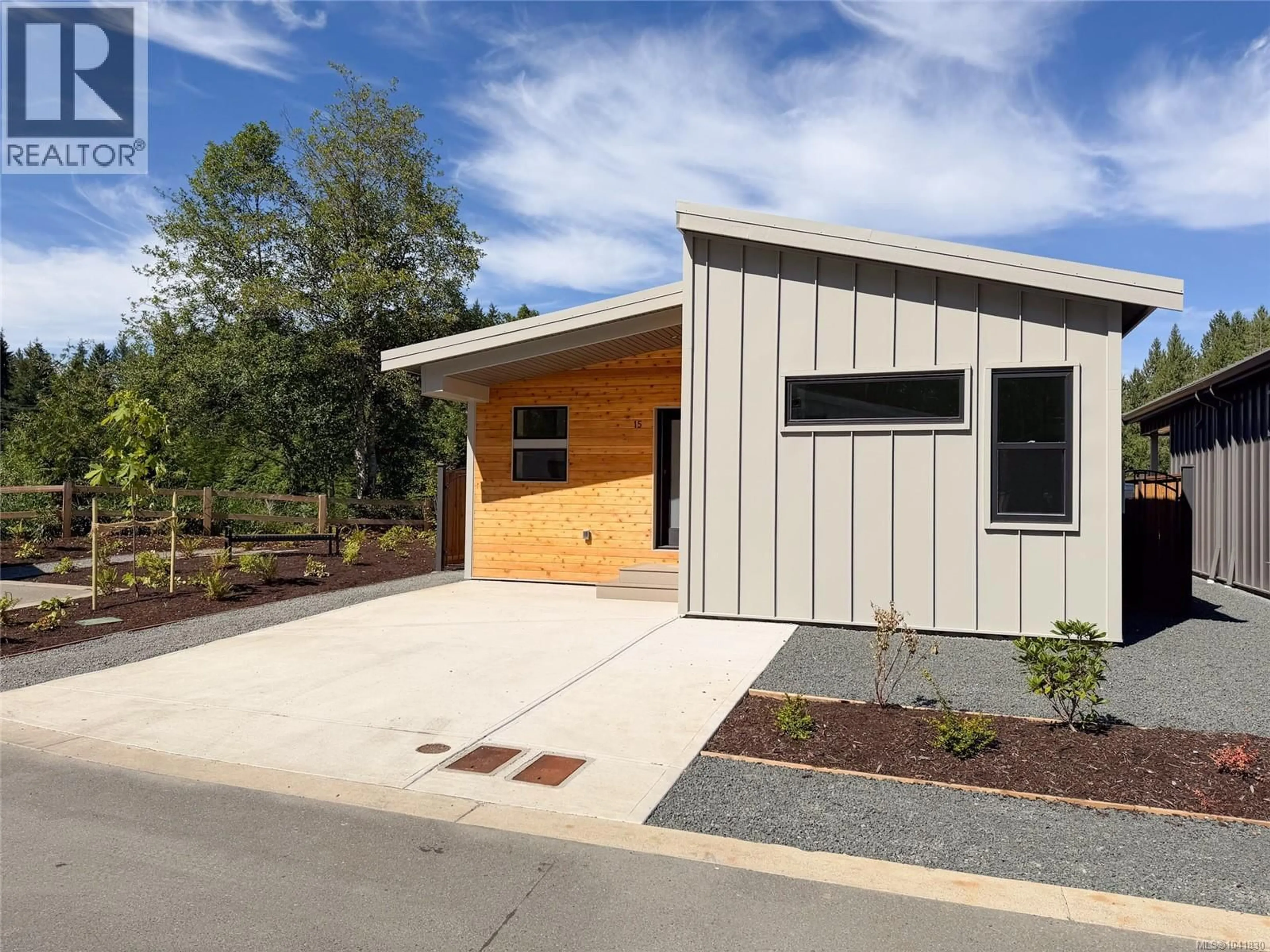 Home with vinyl exterior material, street for 15 - 3025 ROYSTON ROAD, Cumberland British Columbia V9N1S0