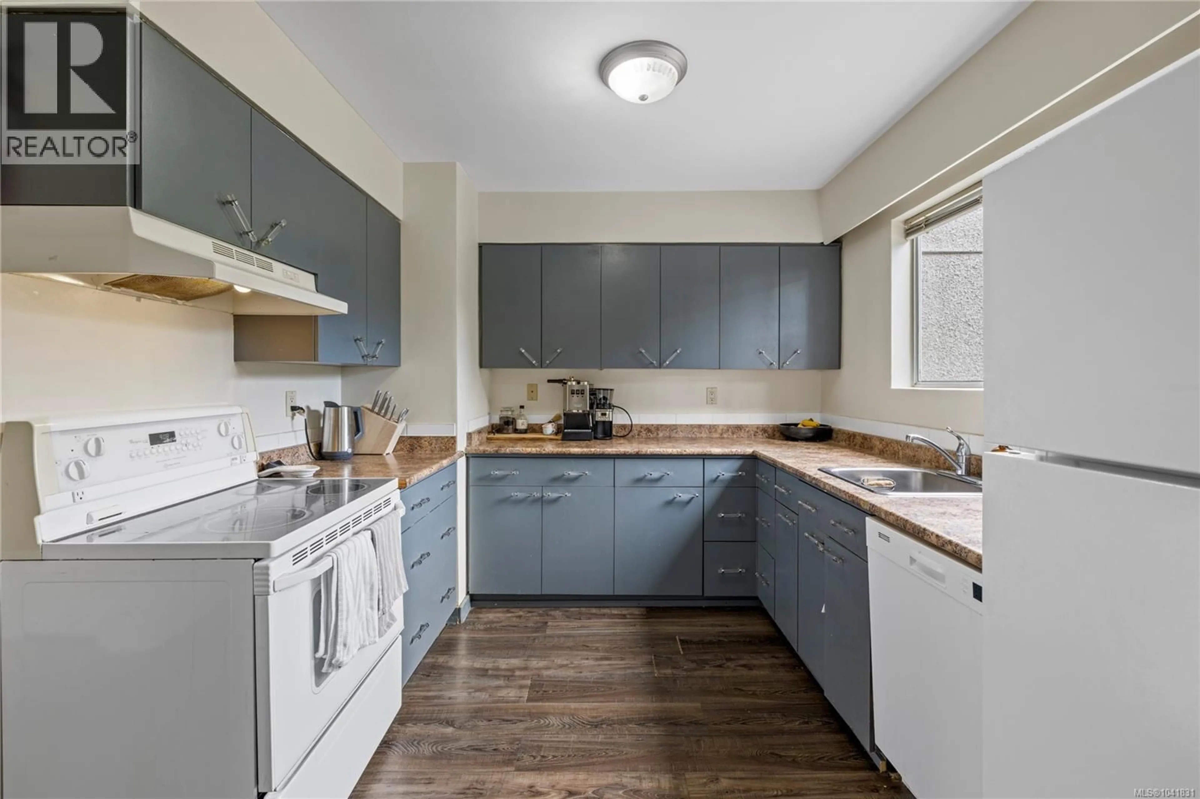 Standard kitchen, unknown for 5 - 1630 CRESCENT VIEW DRIVE, Nanaimo British Columbia V9S2N5