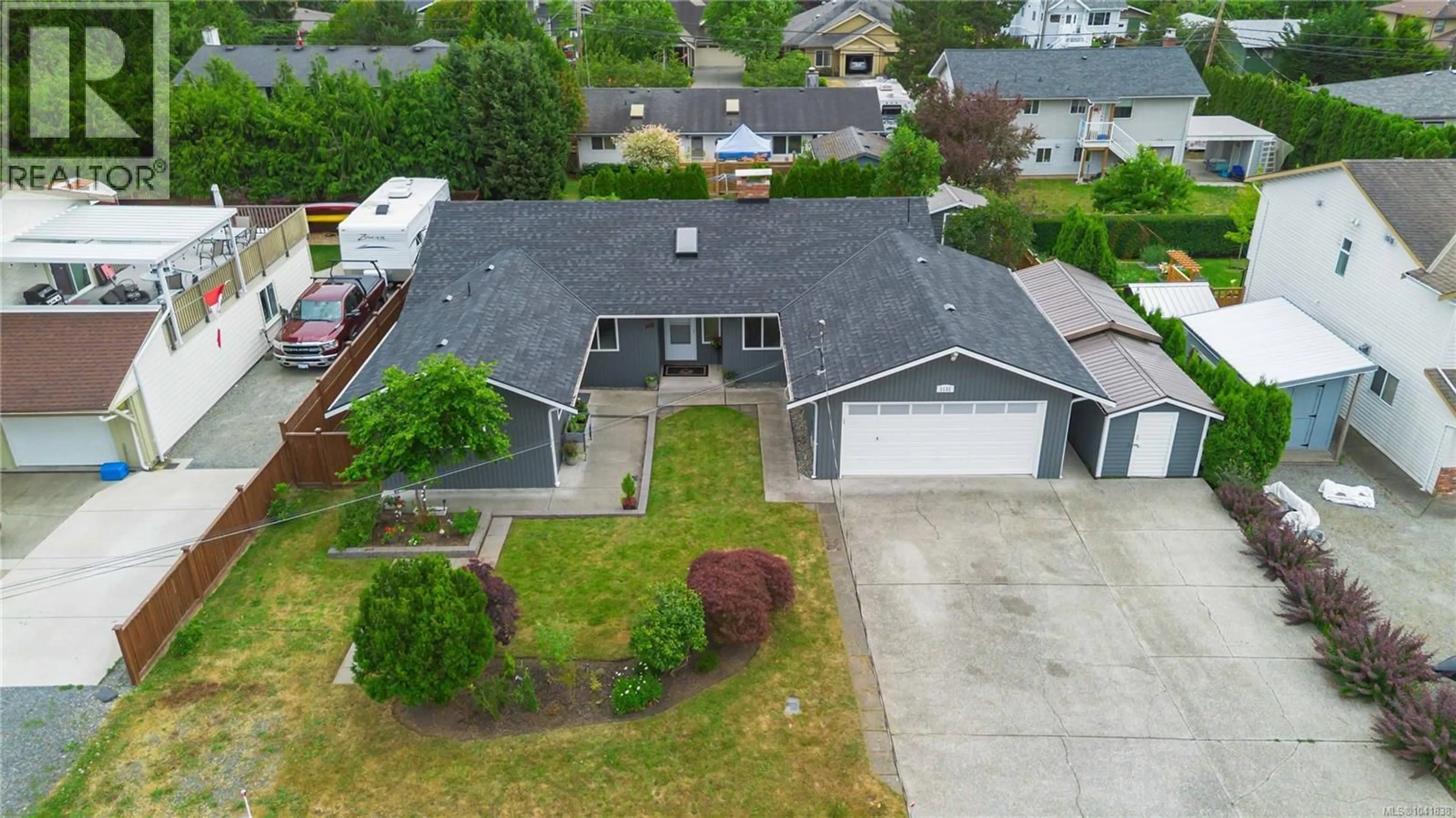 A pic from outside/outdoor area/front of a property/back of a property/a pic from drone, street for 1131 HOLLY PARK ROAD, Central Saanich British Columbia V8M1E6