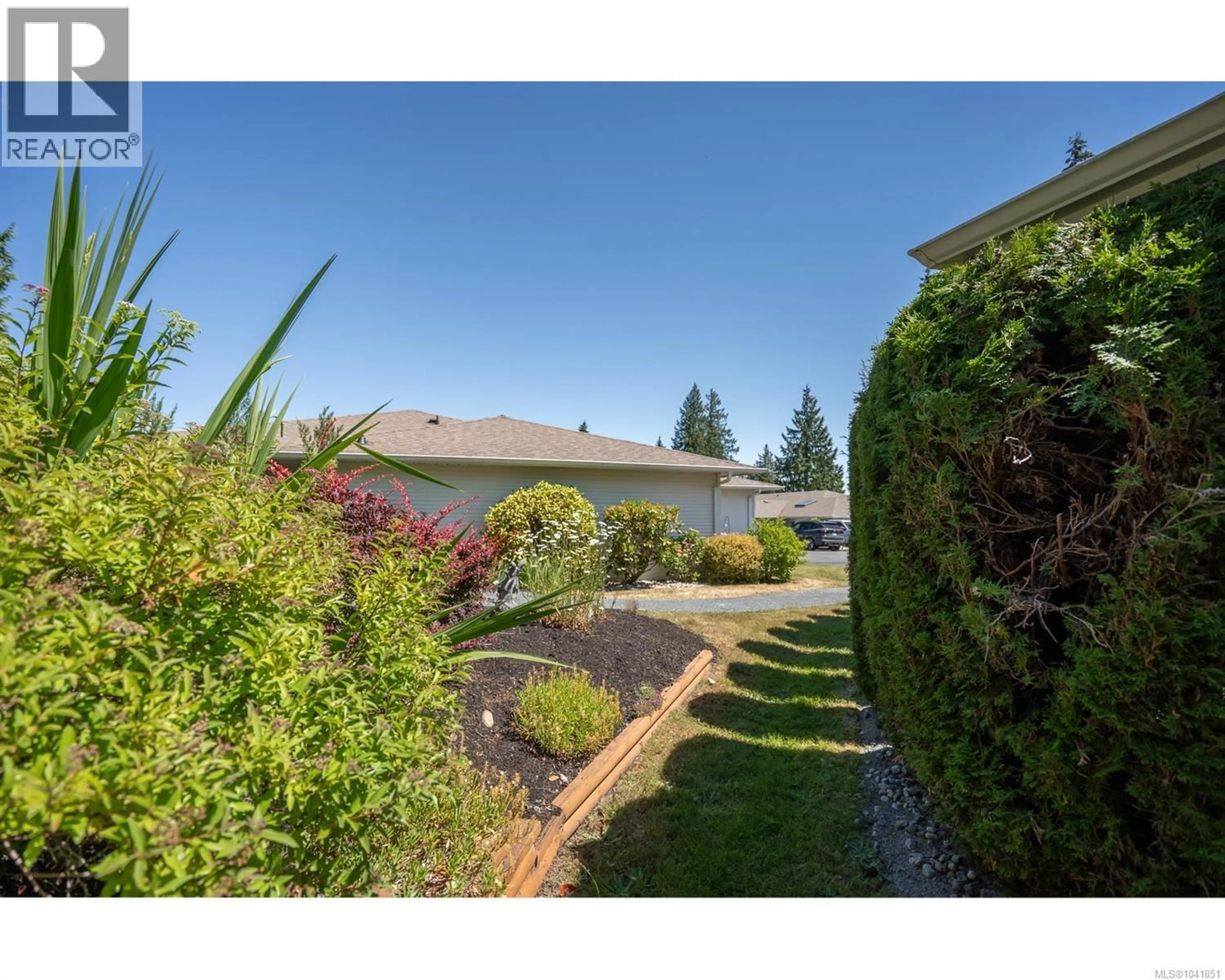 A pic from outside/outdoor area/front of a property/back of a property/a pic from drone, unknown for 20 - 450 BAY AVENUE, Parksville British Columbia V9P2K2