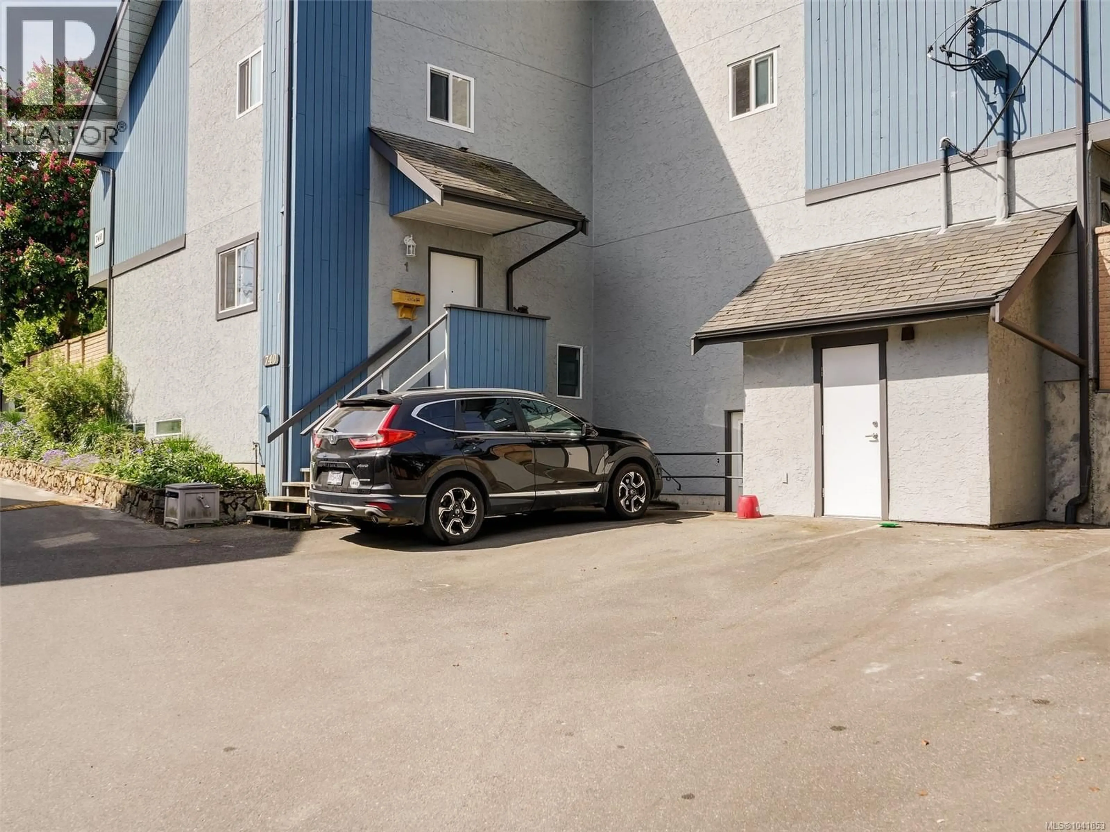 Indoor garage for 4 - 740 WILSON STREET, Victoria British Columbia V9A3H2