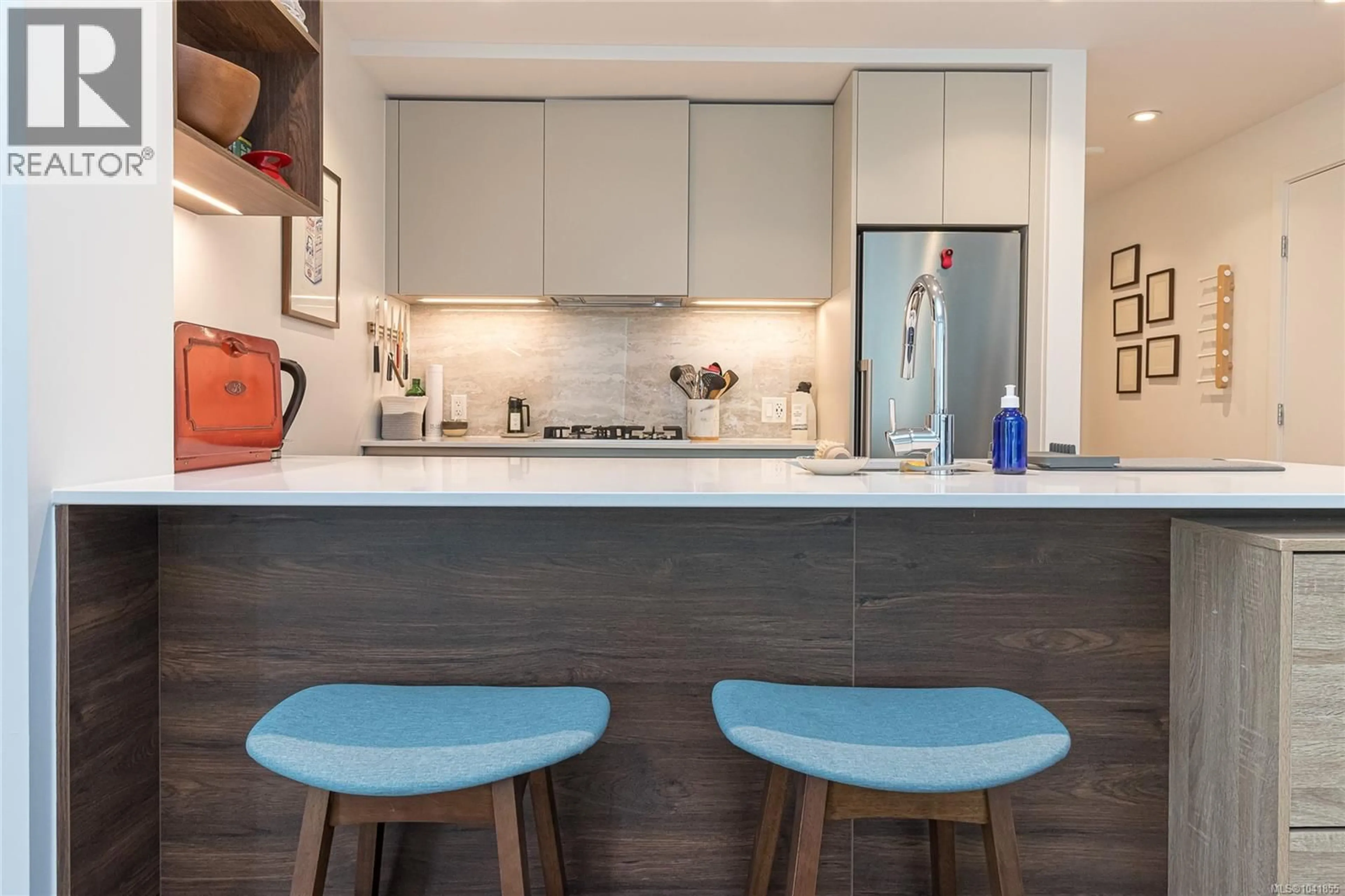 Contemporary kitchen, unknown for 505 - 369 TYEE ROAD, Victoria British Columbia V9A0B6