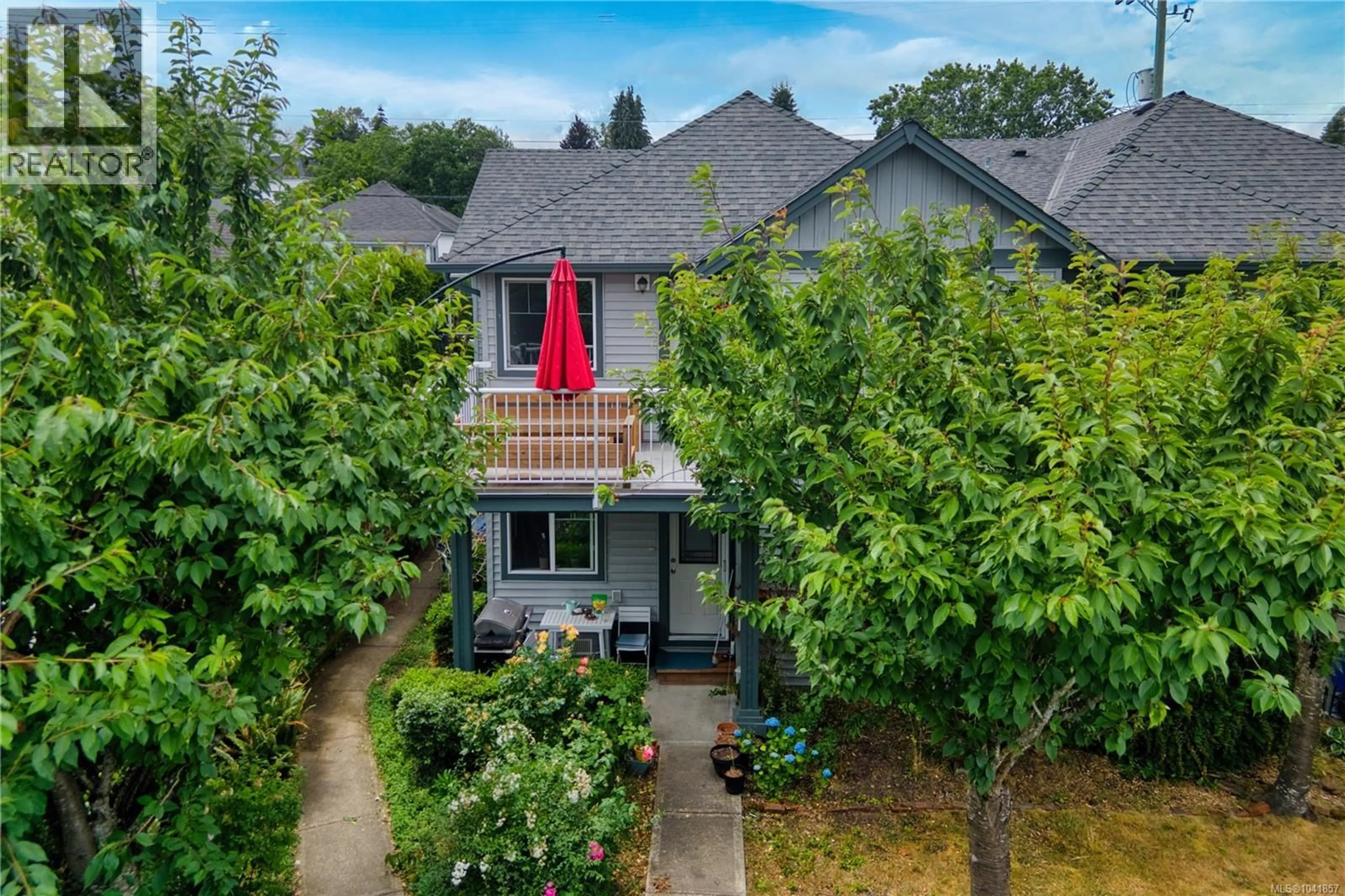 A pic from outside/outdoor area/front of a property/back of a property/a pic from drone, street for 202 - 211 VICTORIA ROAD, Nanaimo British Columbia V9R4P7