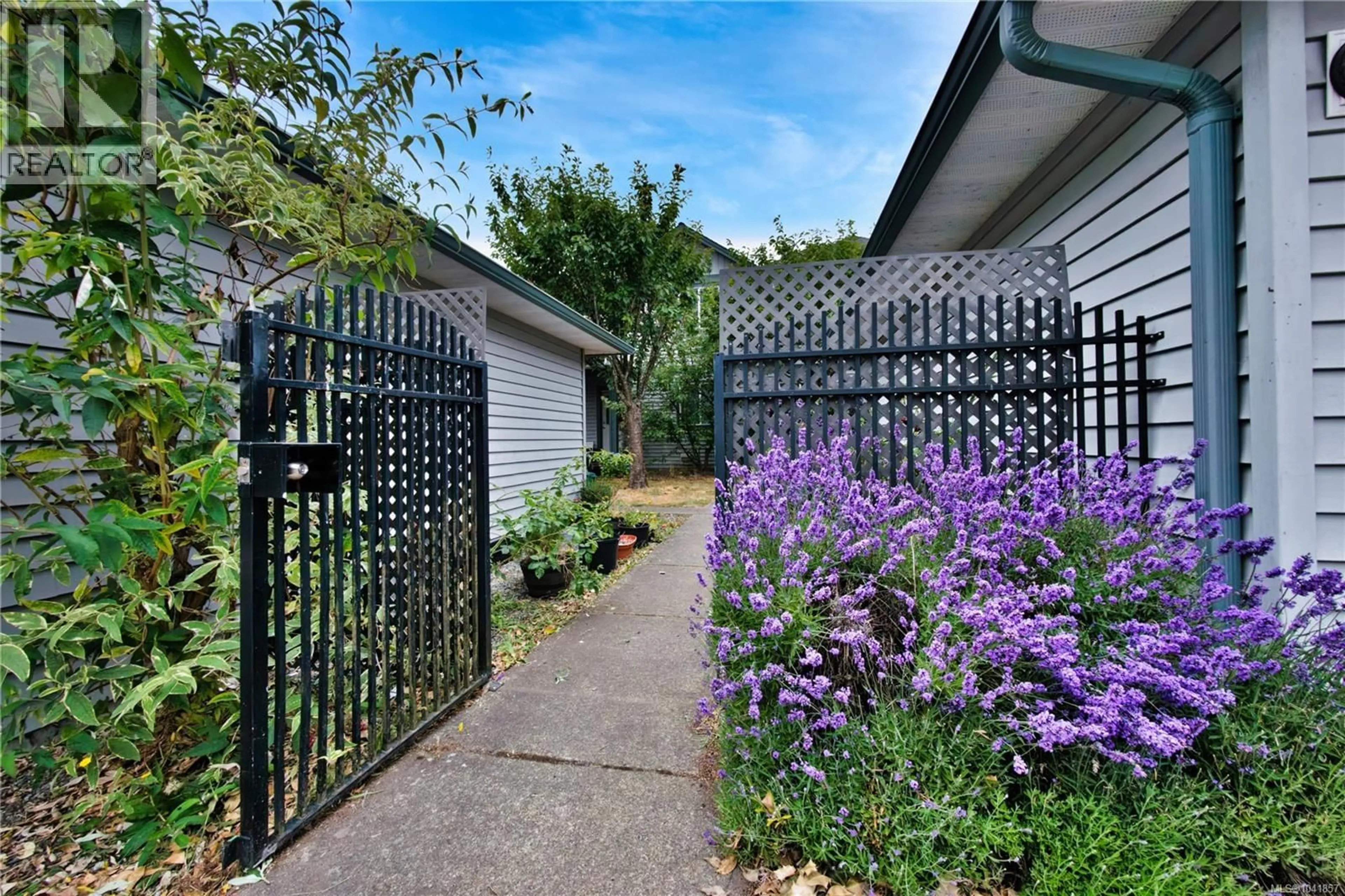 Patio, street for 202 - 211 VICTORIA ROAD, Nanaimo British Columbia V9R4P7