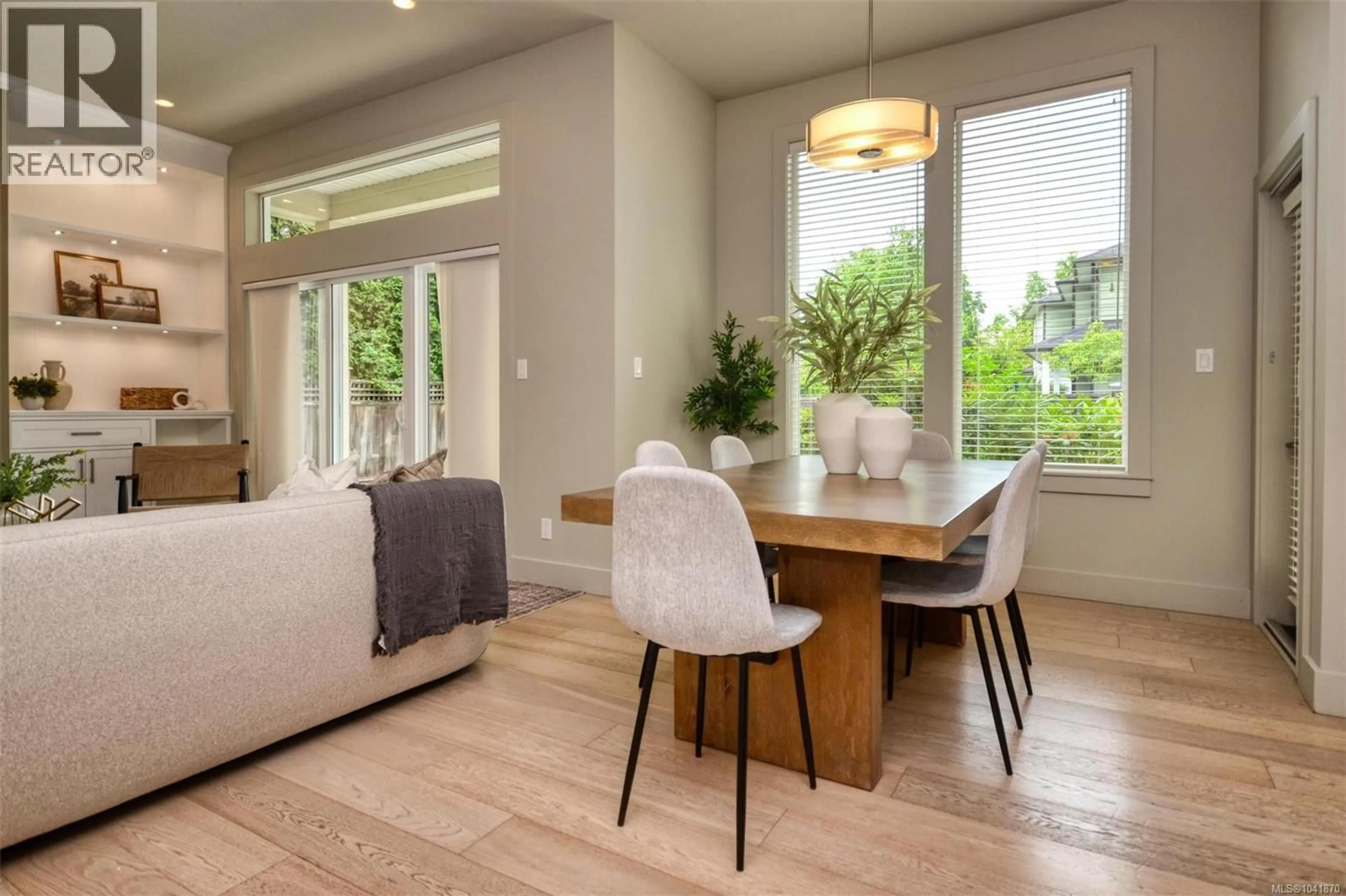 Dining room, wood/laminate floor for 1220 MARCHANT ROAD, Central Saanich British Columbia V8M1G4