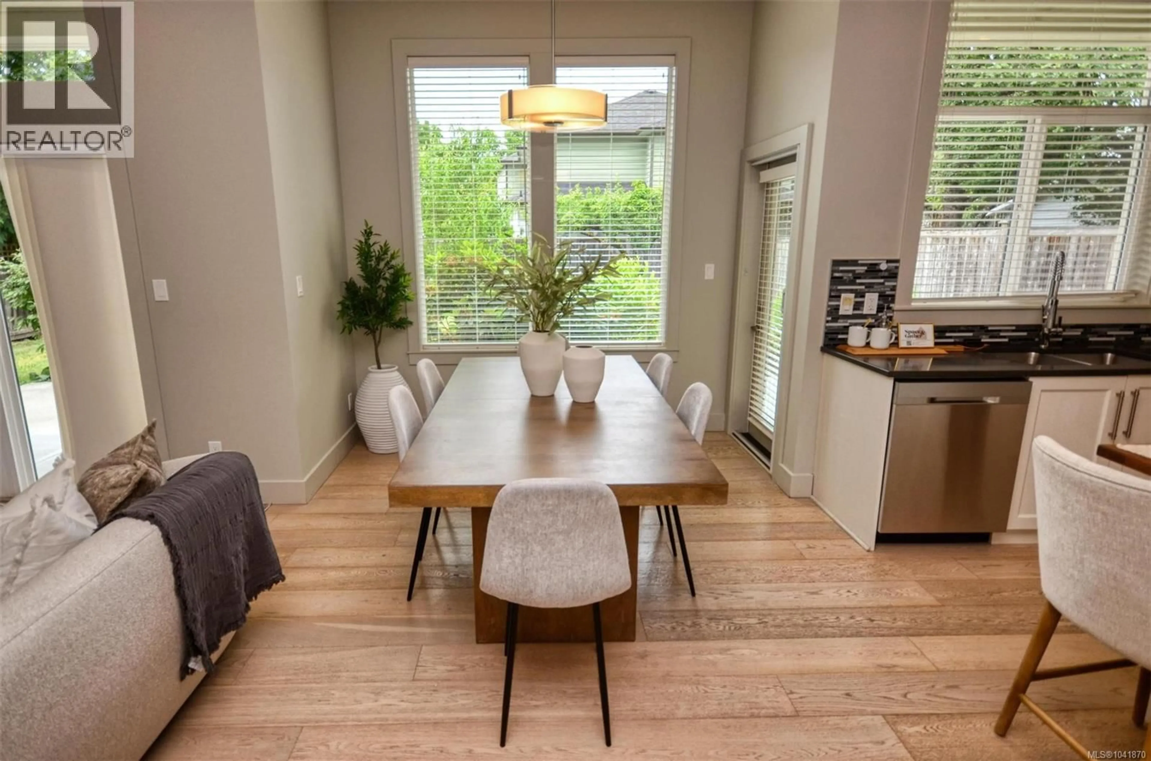 Dining room, wood/laminate floor for 1220 MARCHANT ROAD, Central Saanich British Columbia V8M1G4
