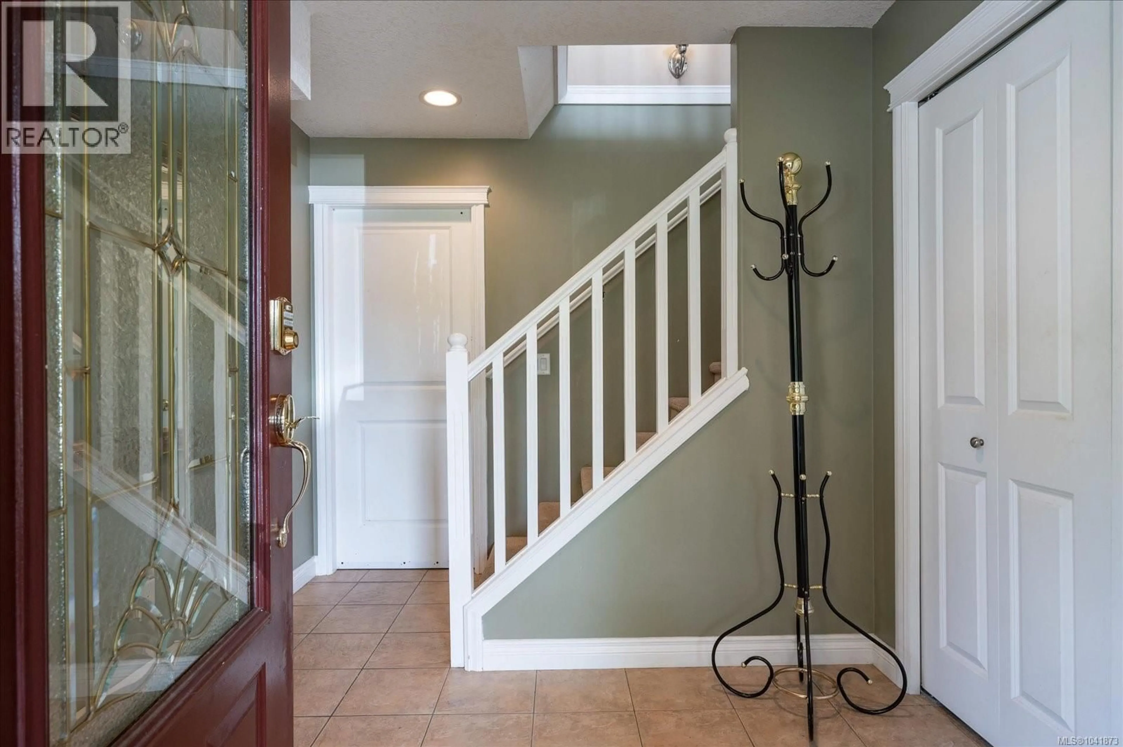 Indoor entryway for 5880 QUARRY CRESCENT, Nanaimo British Columbia V9T6H9