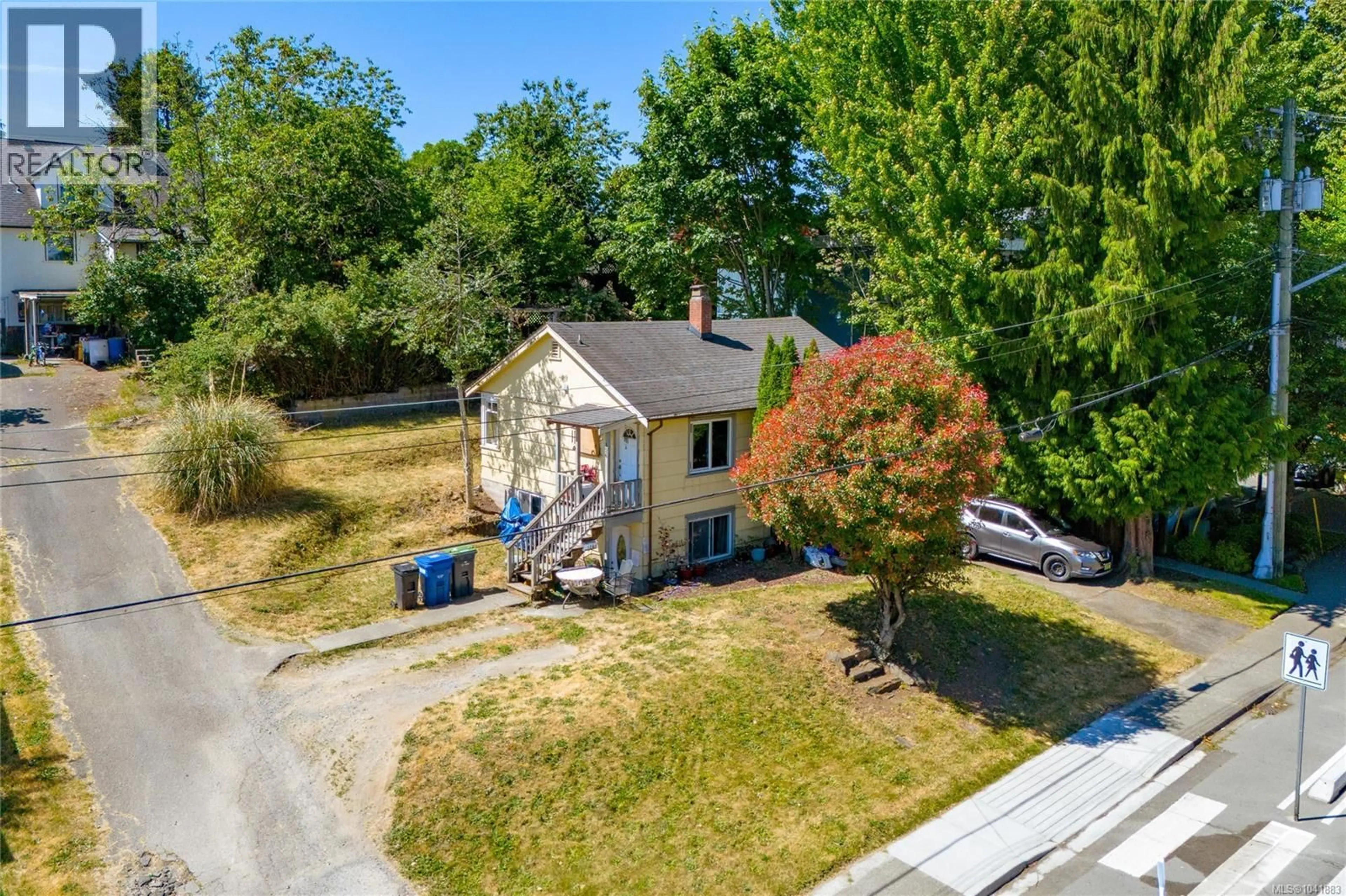 A pic from outside/outdoor area/front of a property/back of a property/a pic from drone, street for 126 QUEENS ROAD, Duncan British Columbia V9L2W6