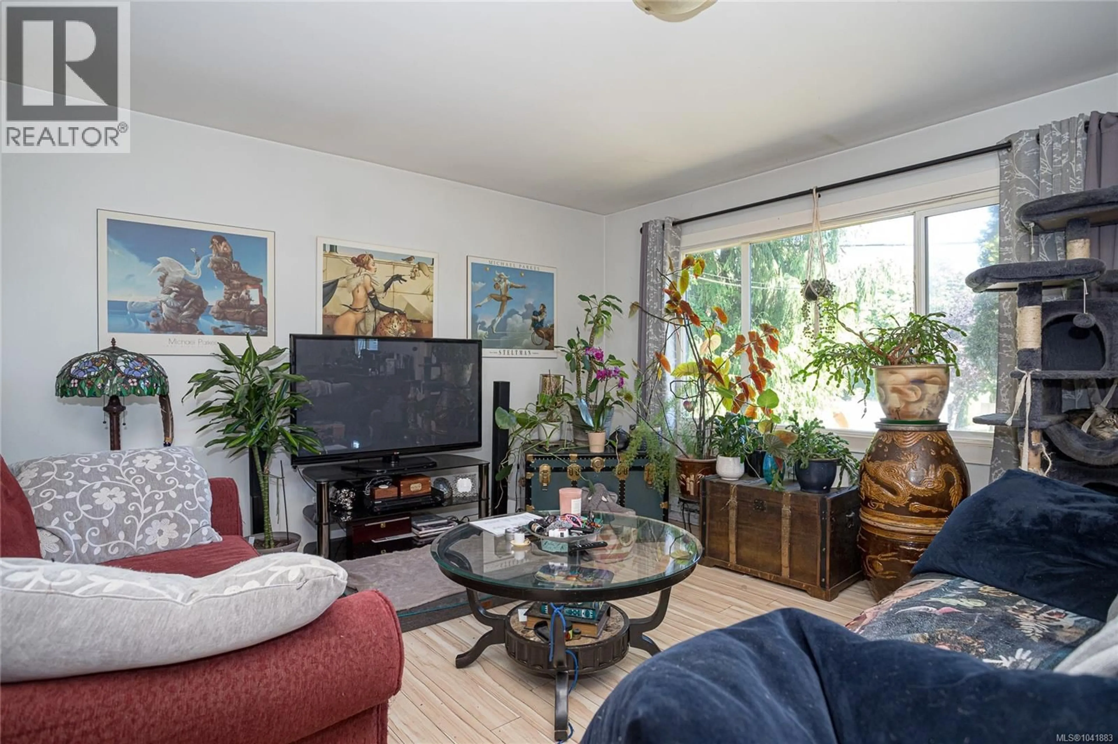 Living room with furniture, unknown for 126 QUEENS ROAD, Duncan British Columbia V9L2W6