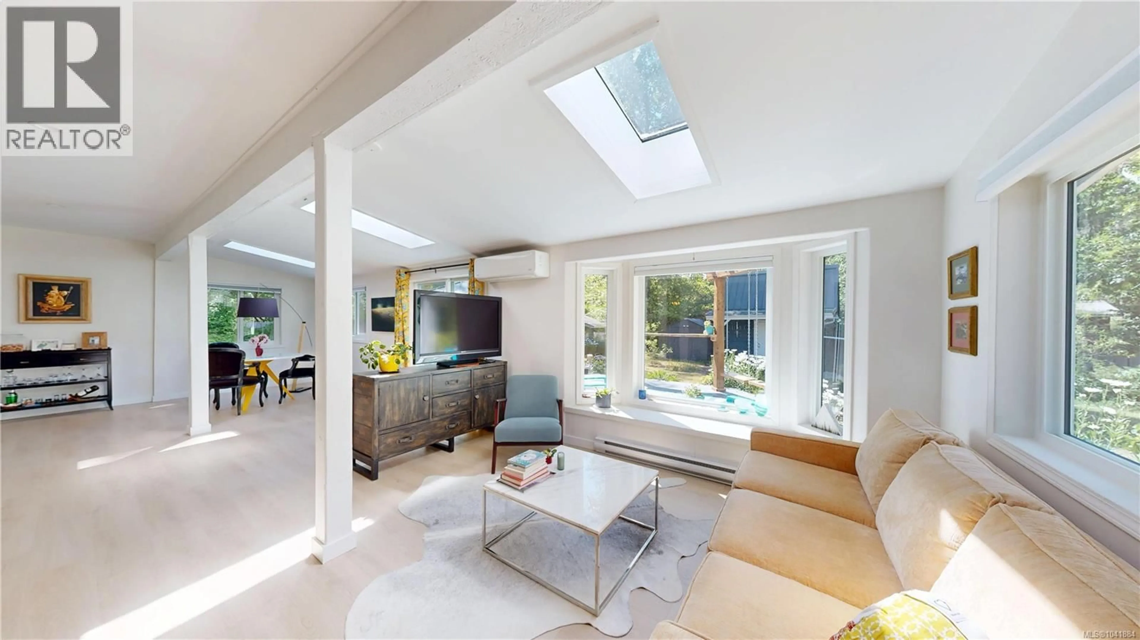 Living room with furniture, unknown for 680 LITTLE BOULEVARD, Gabriola Island British Columbia V0R1X3
