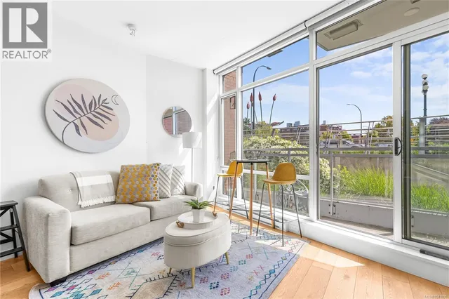 M09 - 456 PANDORA AVENUE, Victoria 2