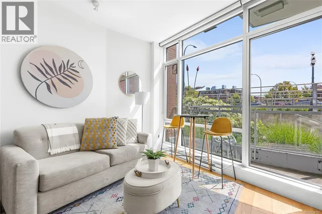 M09 - 456 PANDORA AVENUE, Victoria 4