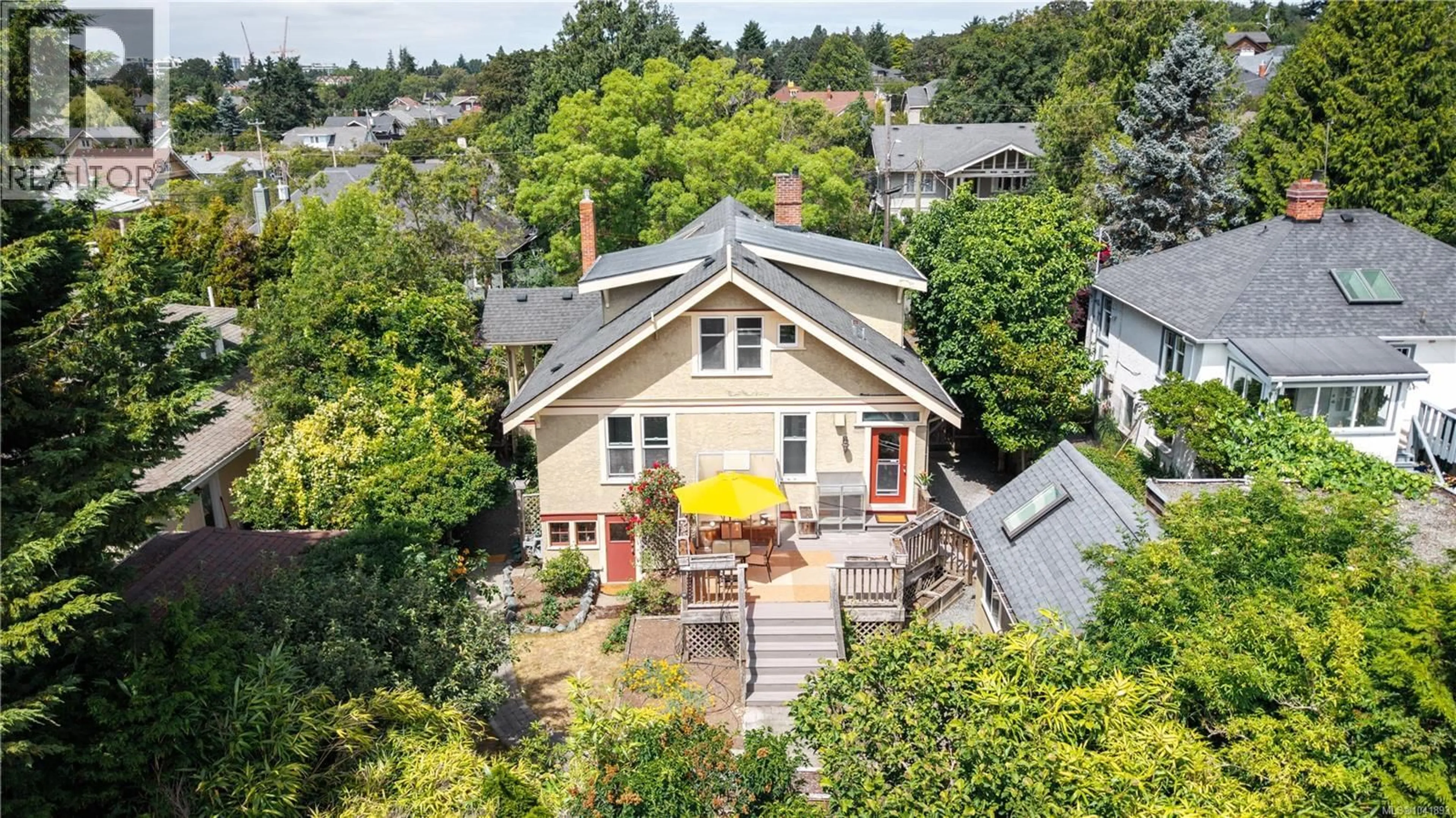 A pic from outside/outdoor area/front of a property/back of a property/a pic from drone, street for 1315 BOND STREET, Victoria British Columbia V8S1C3