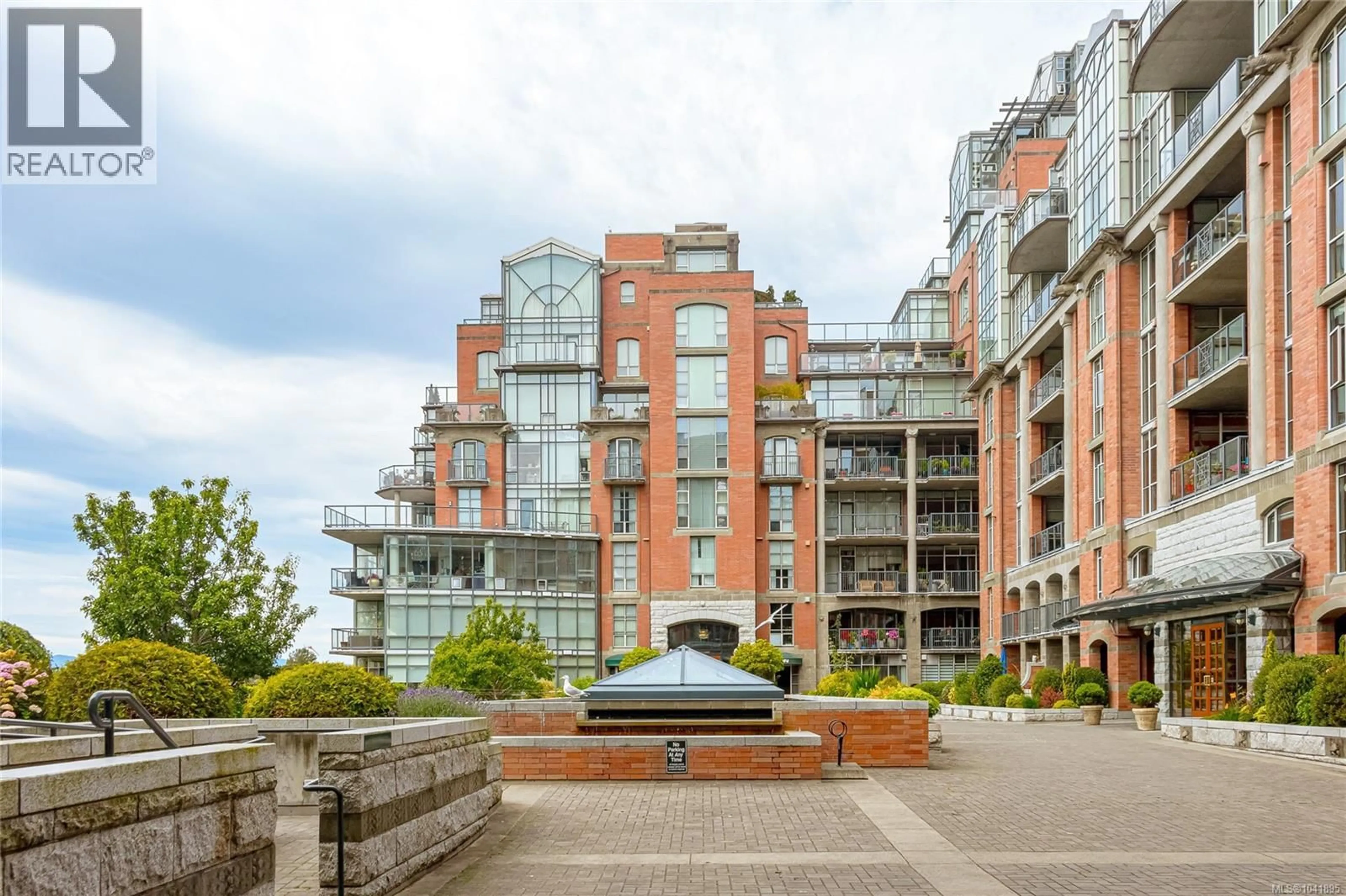 Patio, building for 323 - 21 DALLAS ROAD, Victoria British Columbia V8V4Z9