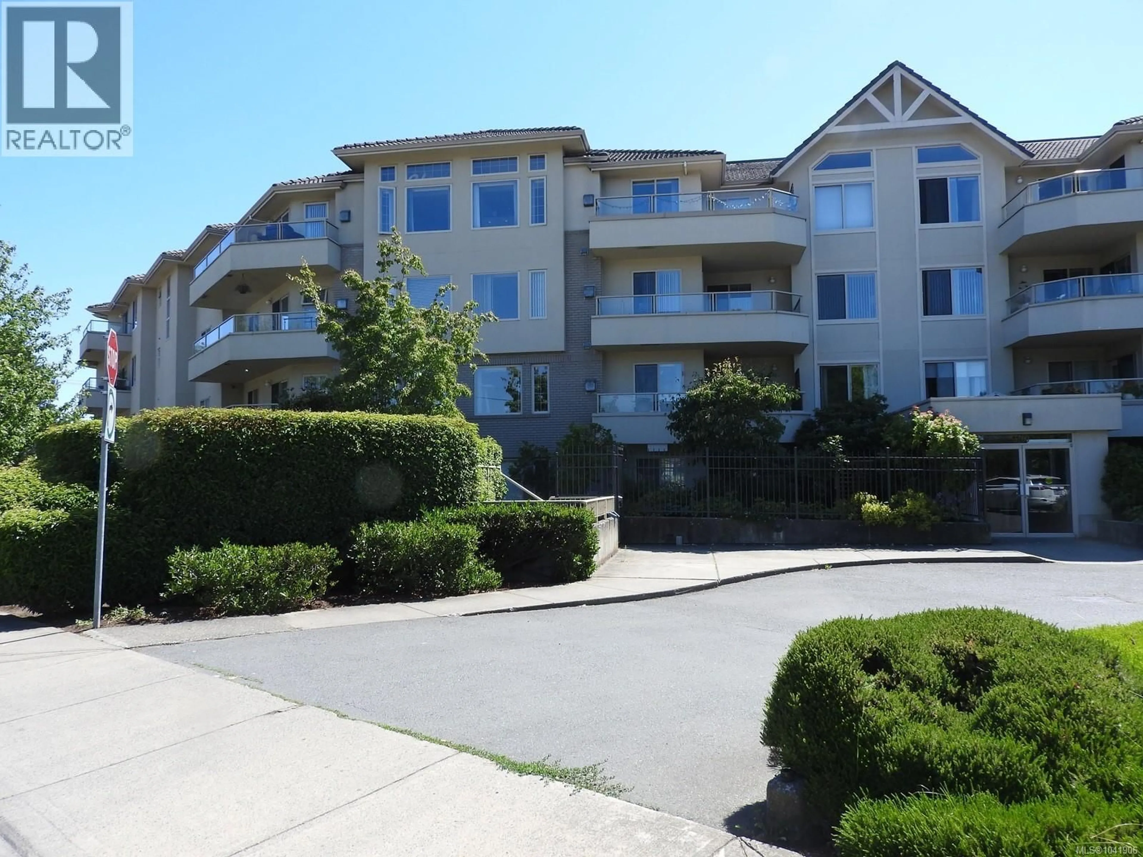 Unknown for 307 - 3700 CAREY ROAD, Saanich British Columbia V8Z4C2