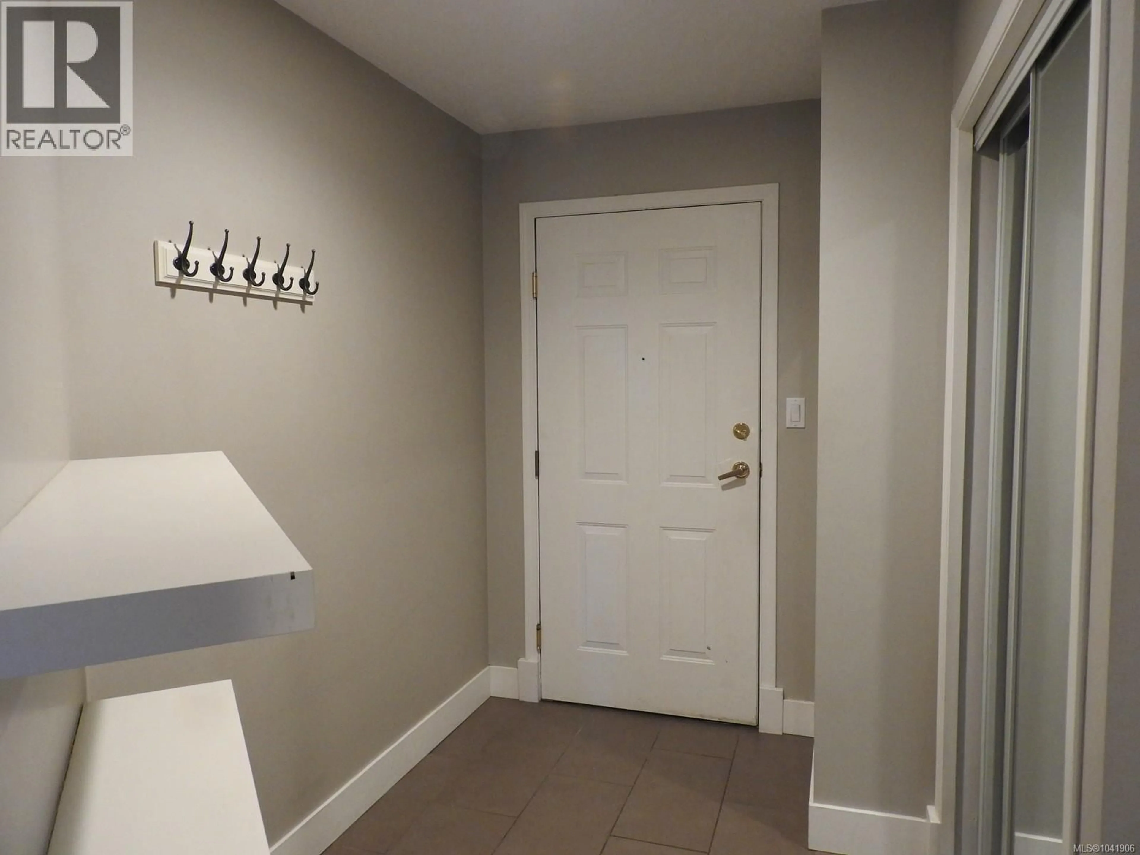 Indoor entryway for 307 - 3700 CAREY ROAD, Saanich British Columbia V8Z4C2