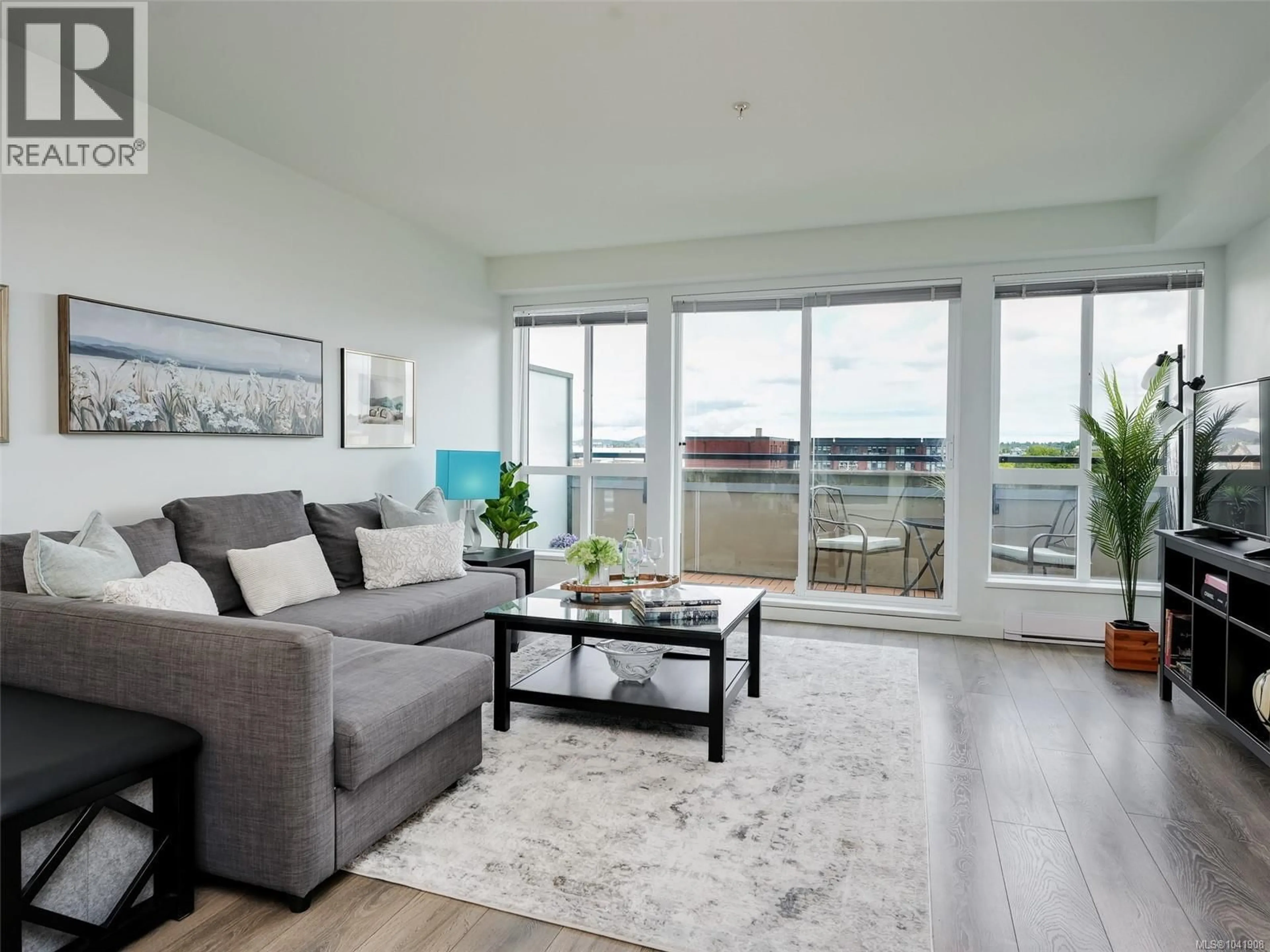 Living room with furniture, wood/laminate floor for 405 - 517 FISGARD STREET, Victoria British Columbia V8W0C5