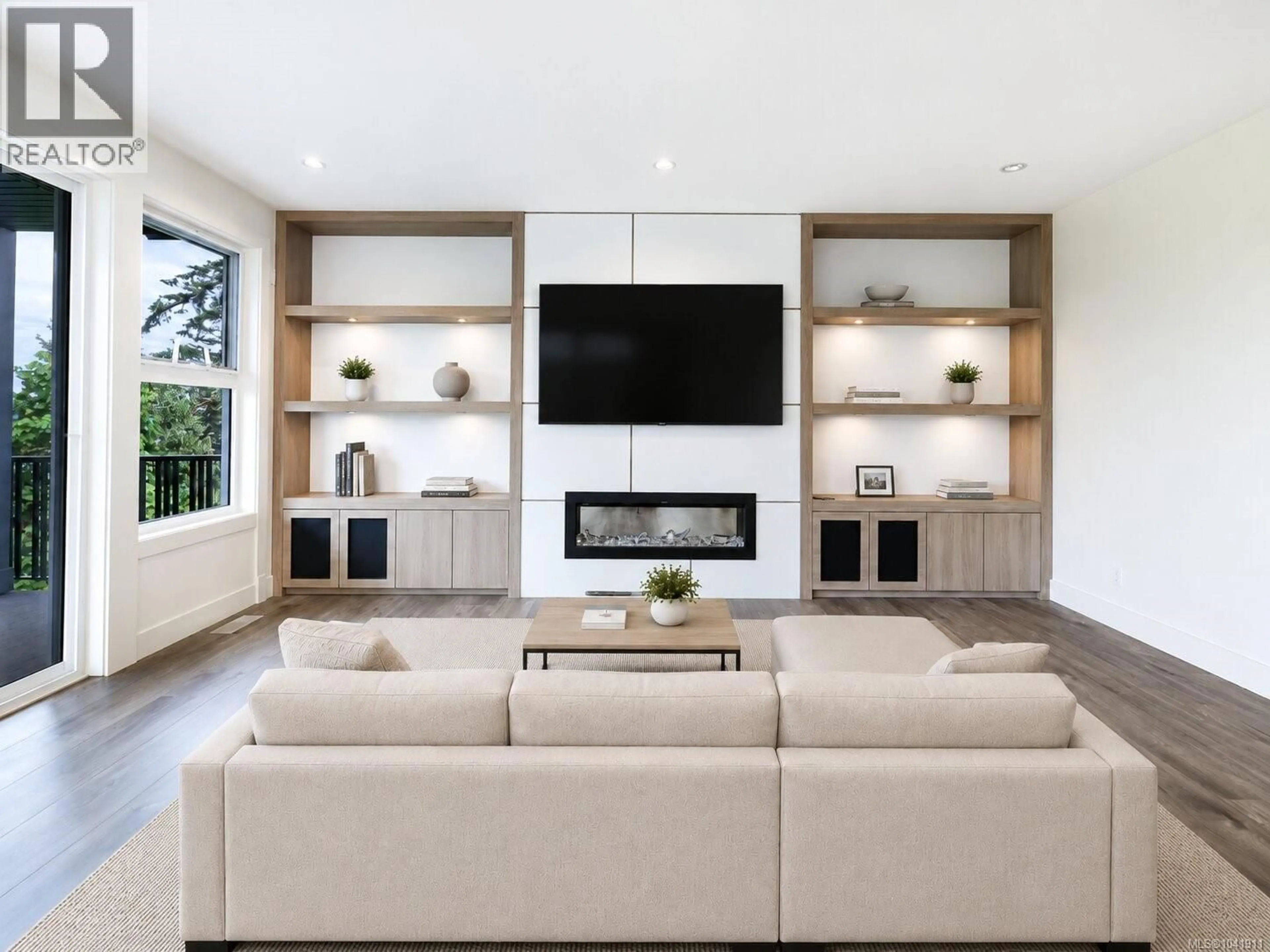 Living room with furniture, unknown for 909 HARBOUR VIEW STREET, Nanaimo British Columbia V9R4V4