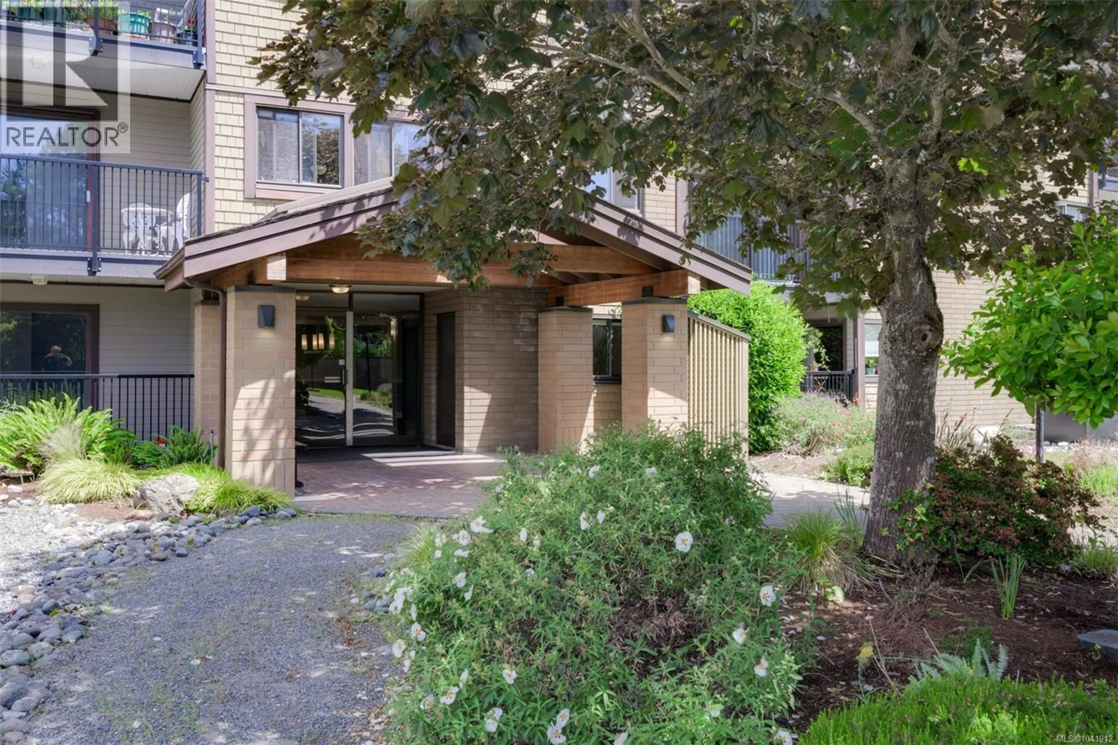 Indoor foyer for 320 - 1870 MCKENZIE AVENUE, Saanich British Columbia V8N4X3