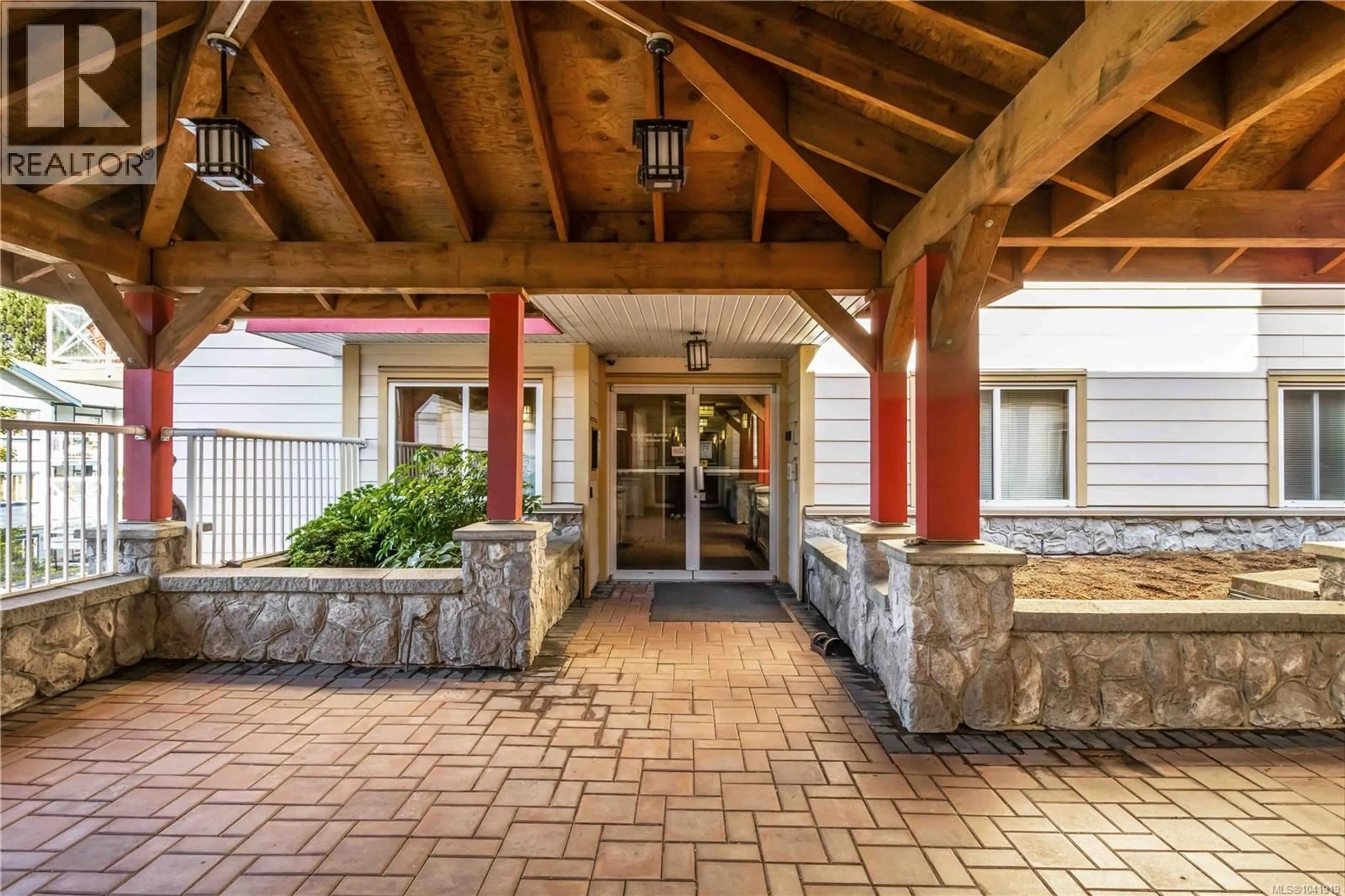 Indoor foyer for 409 - 360 GOLDSTREAM AVENUE, Colwood British Columbia V9B2W3