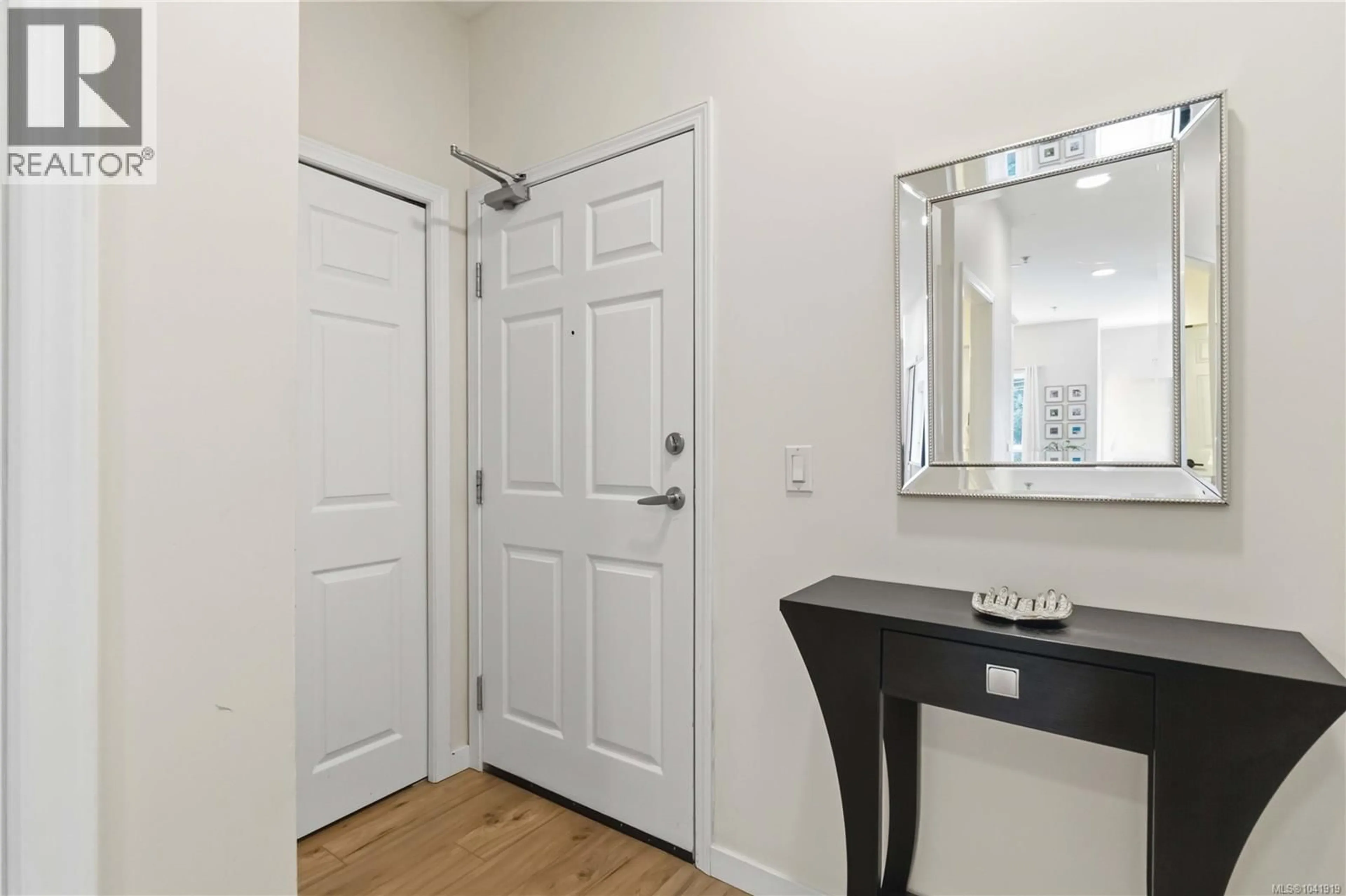 Indoor entryway for 409 - 360 GOLDSTREAM AVENUE, Colwood British Columbia V9B2W3