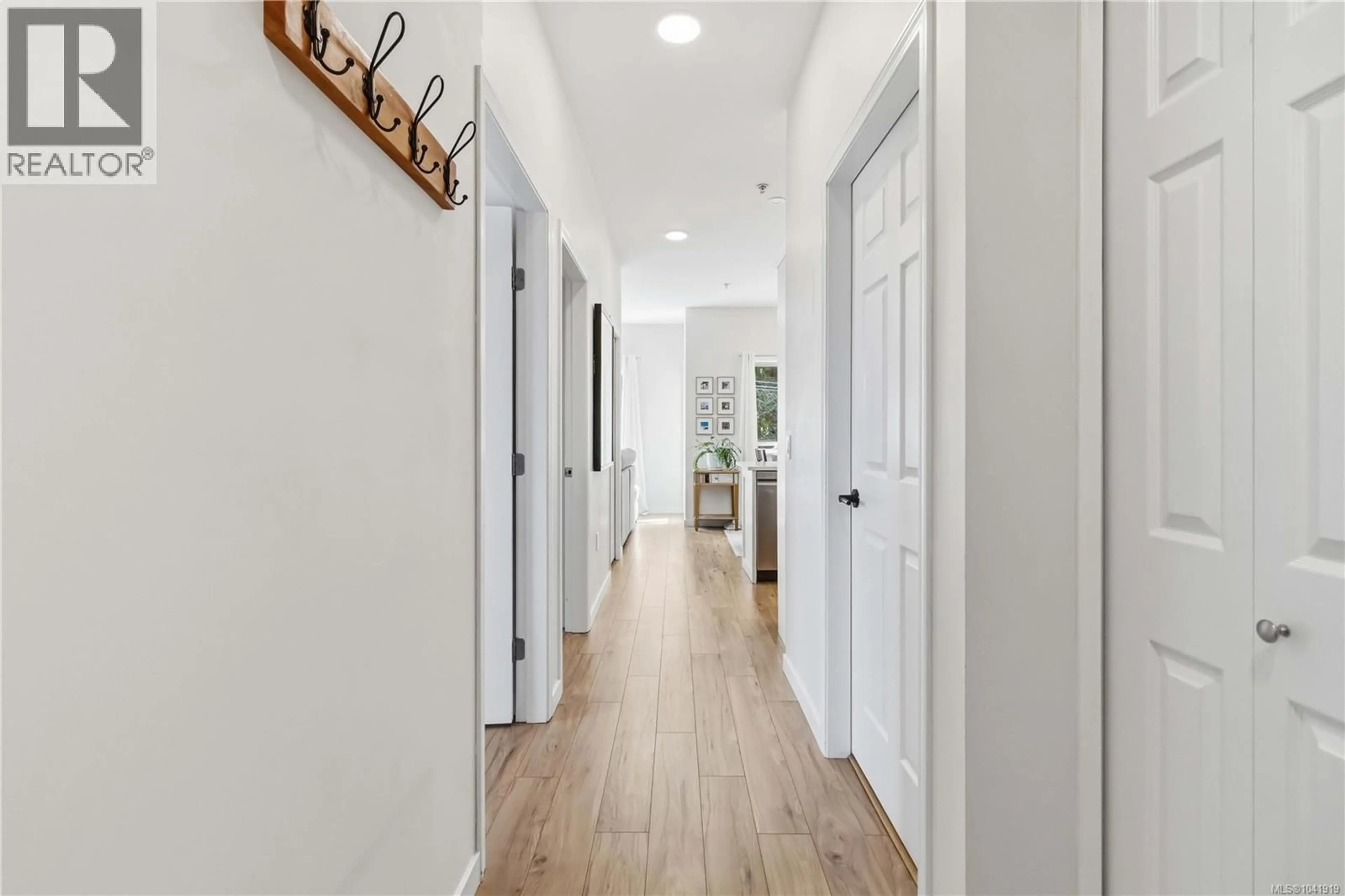 Indoor entryway for 409 - 360 GOLDSTREAM AVENUE, Colwood British Columbia V9B2W3