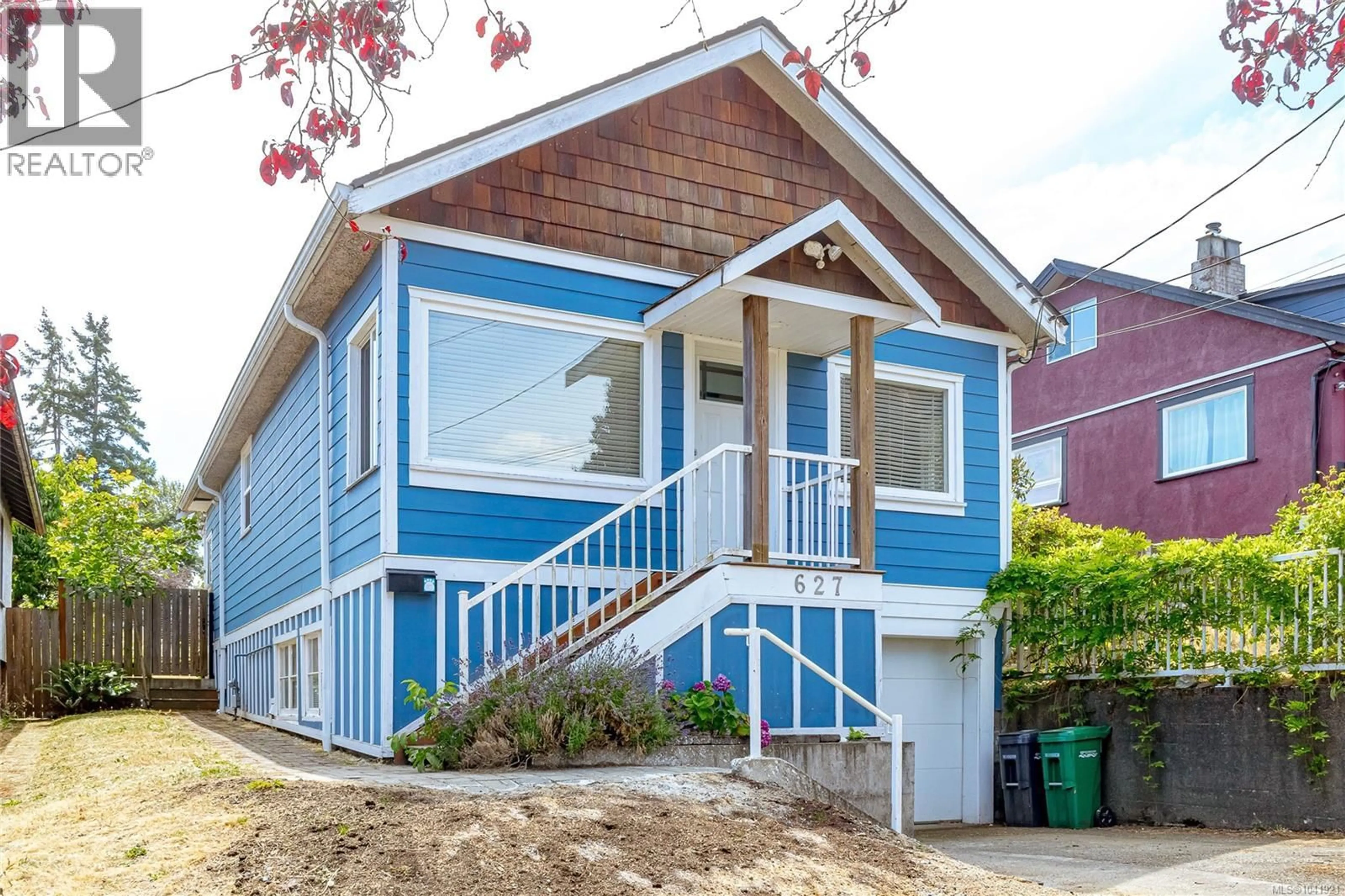 Home with vinyl exterior material, street for 627 KENNEDY STREET, Nanaimo British Columbia V9R2J9