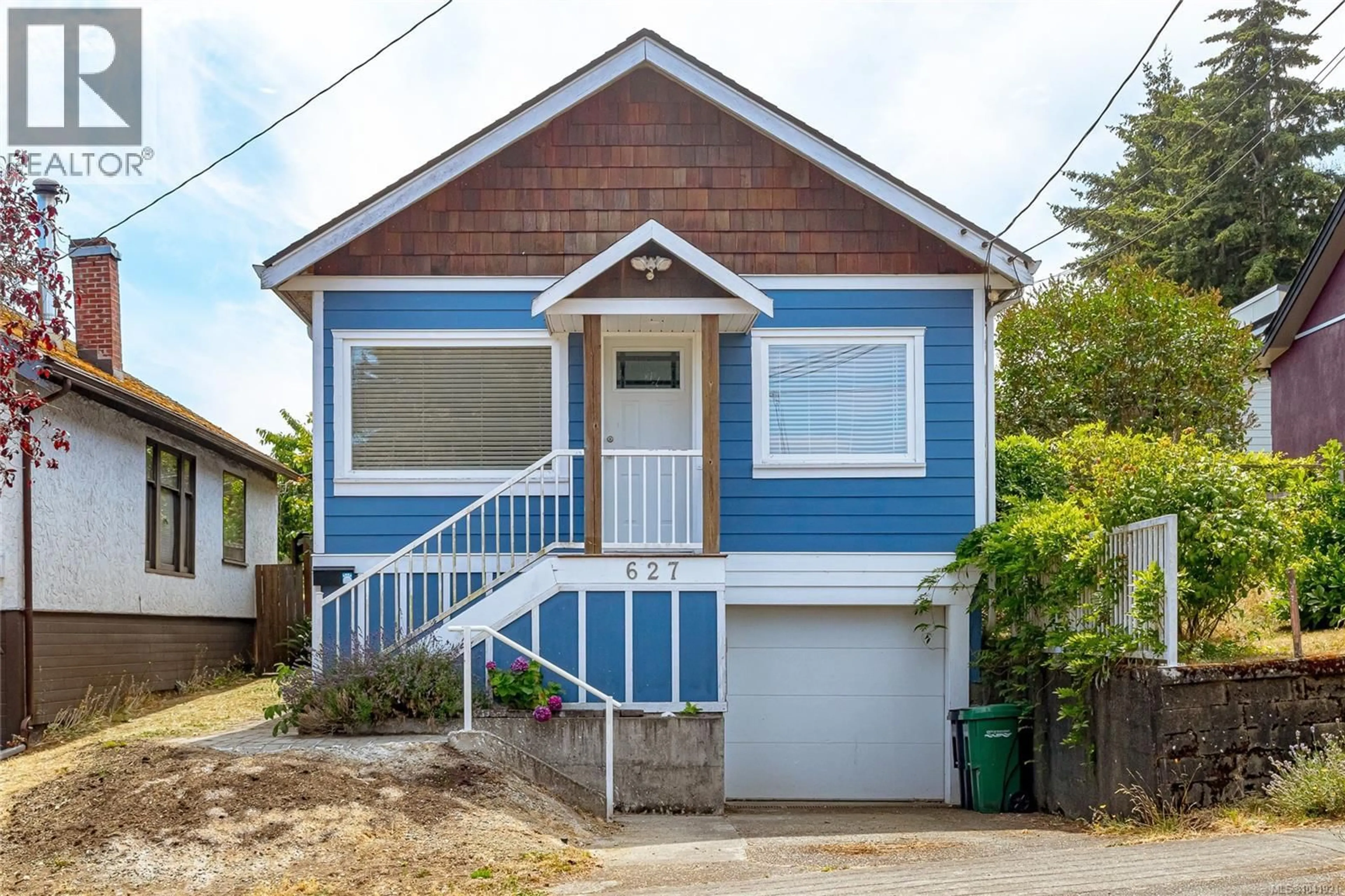 Home with vinyl exterior material, street for 627 KENNEDY STREET, Nanaimo British Columbia V9R2J9