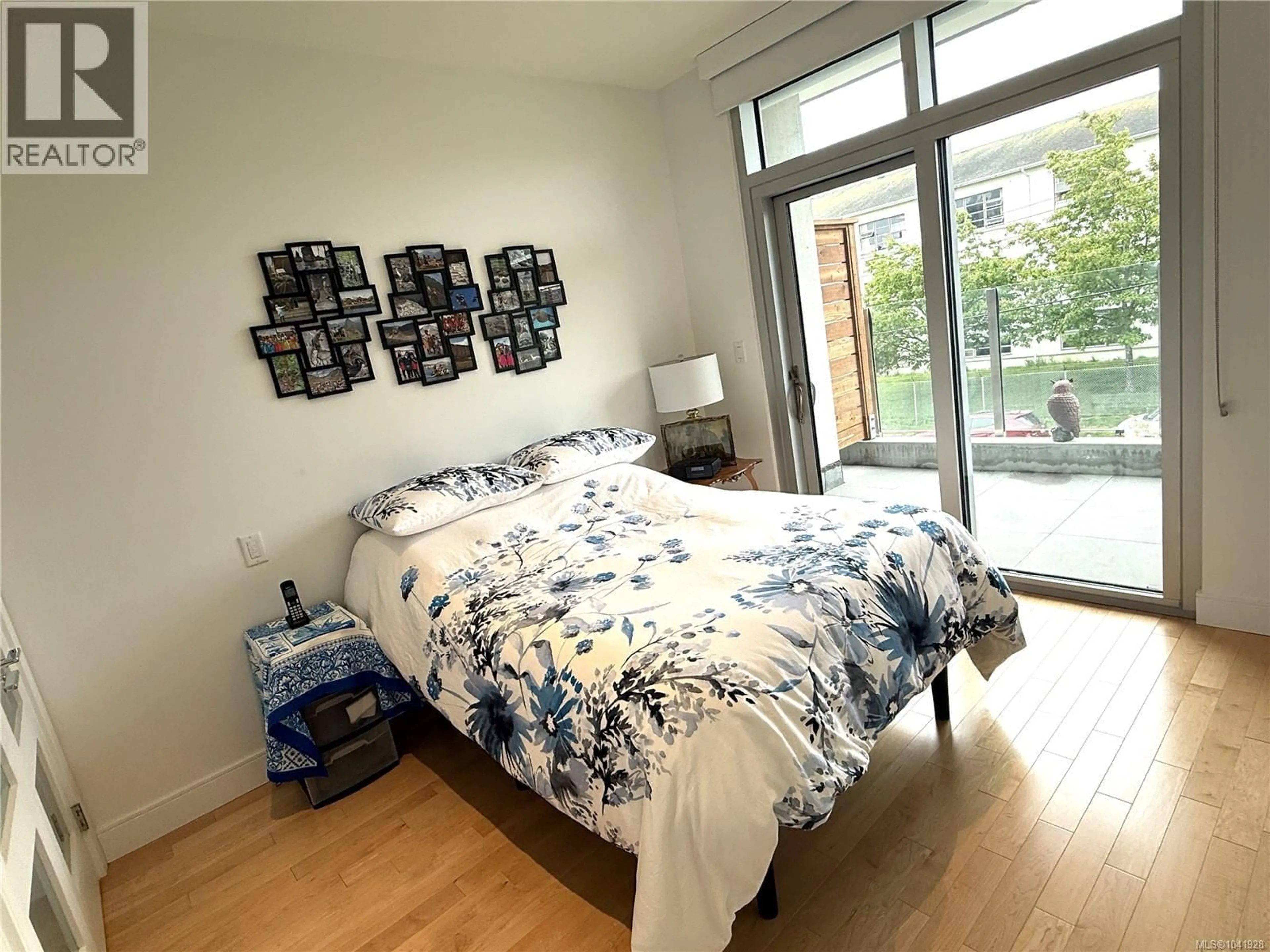 A pic of a room for 204 - 916 LYALL STREET, Esquimalt British Columbia V9A5E6