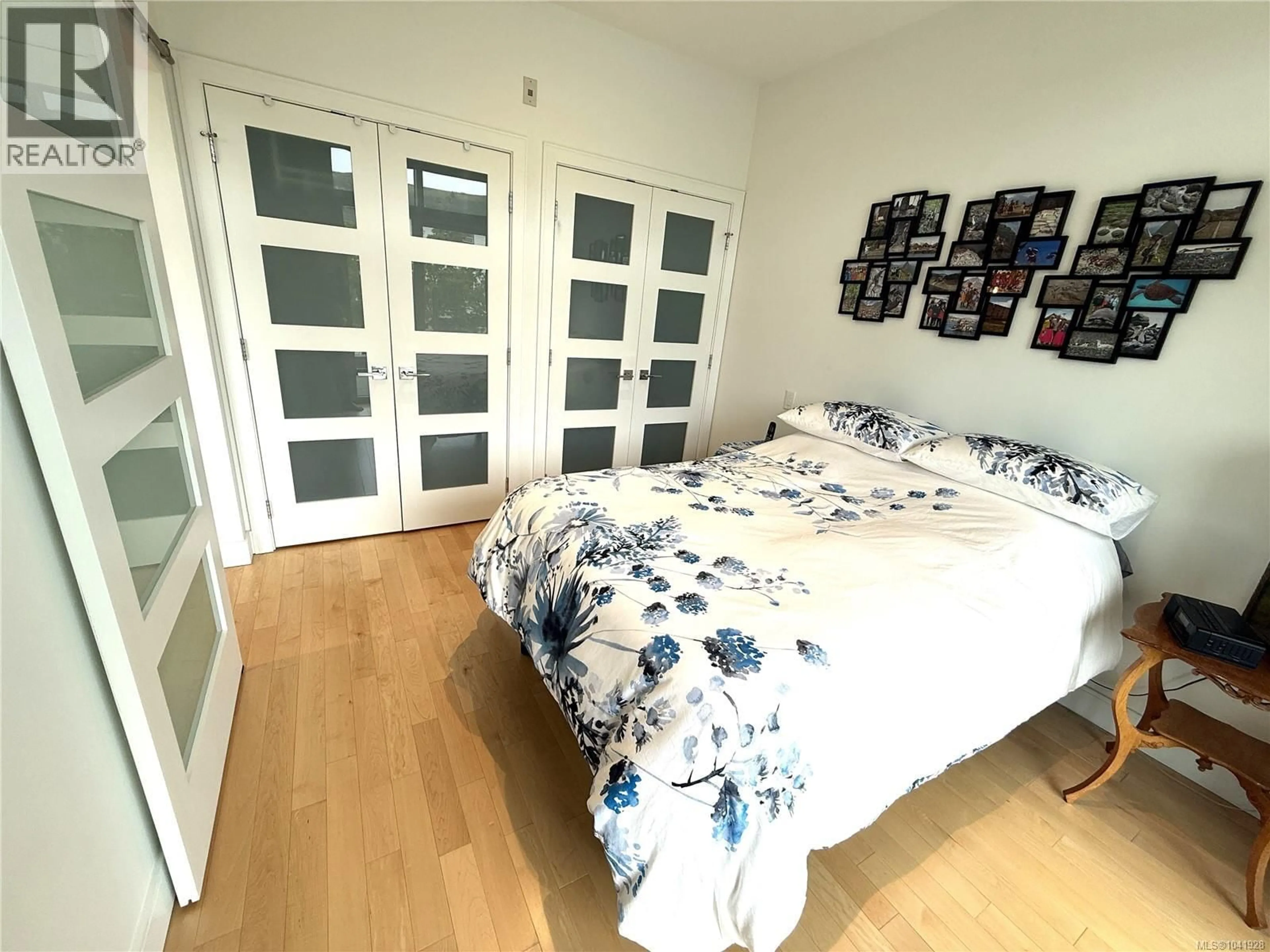 A pic of a room for 204 - 916 LYALL STREET, Esquimalt British Columbia V9A5E6