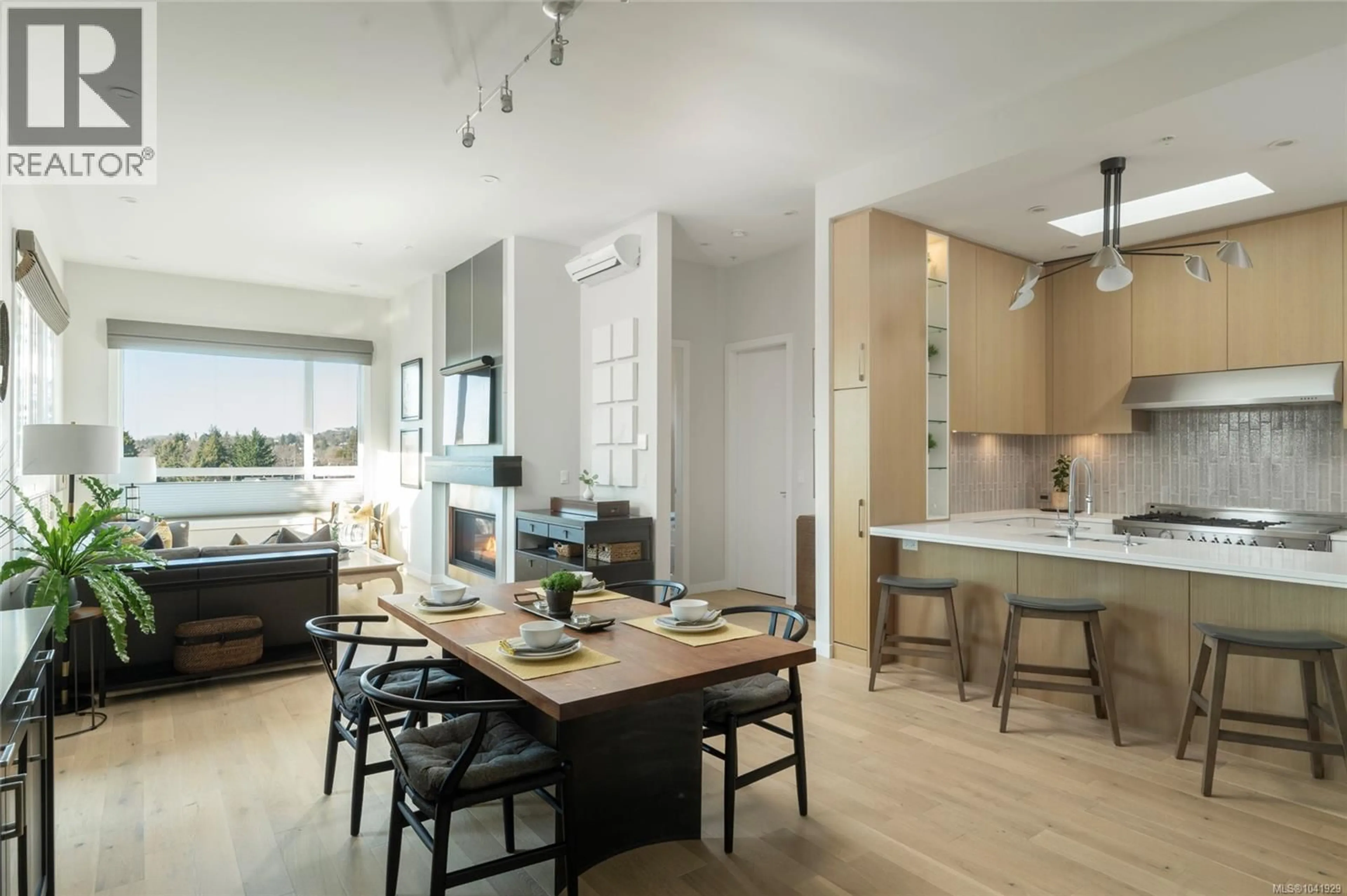 Open concept kitchen, unknown for PH5 - 2285 BOWKER AVENUE, Oak Bay British Columbia V8R2E2