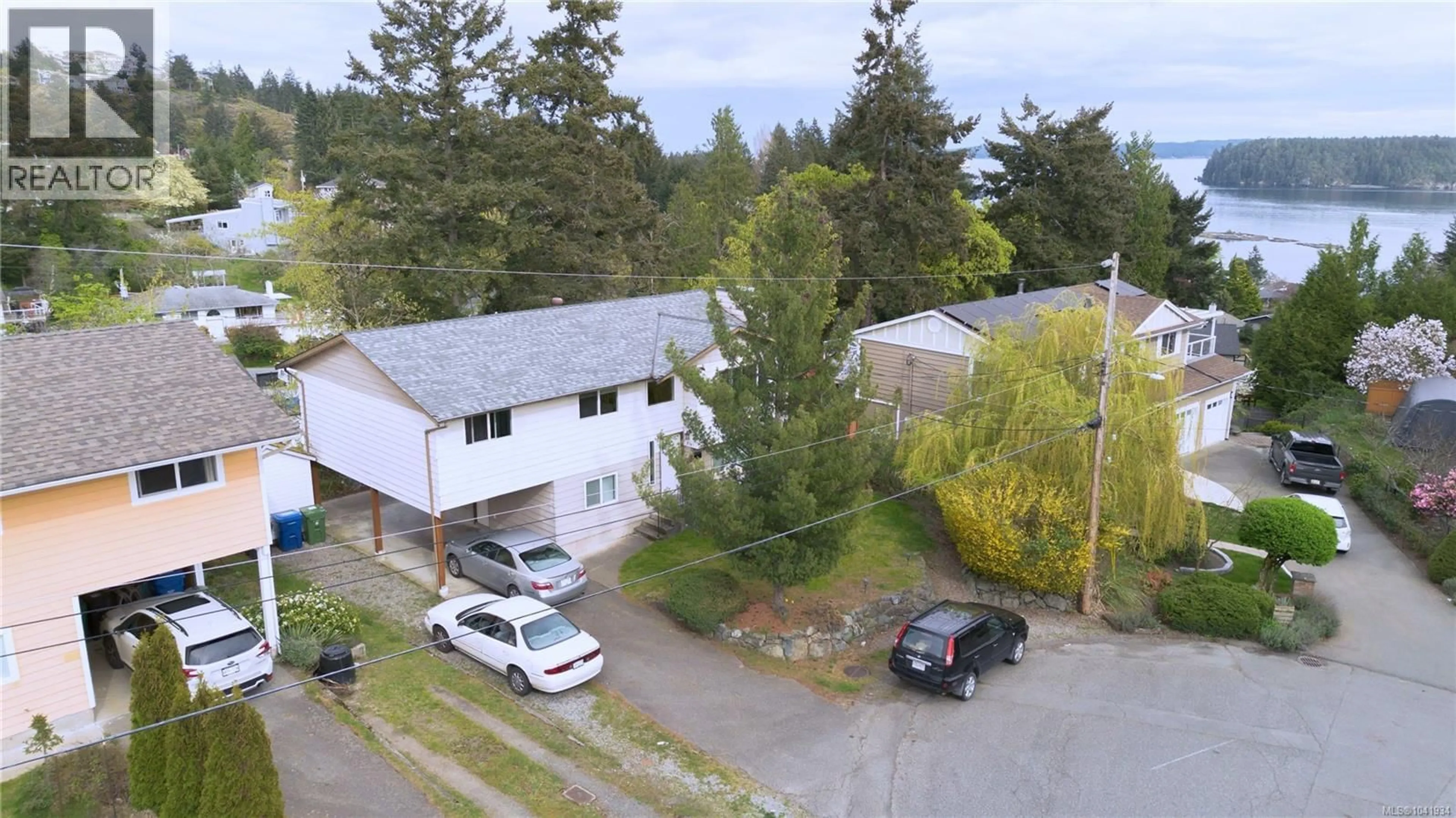 A pic from outside/outdoor area/front of a property/back of a property/a pic from drone, unknown for 3161 MARION WAY, Nanaimo British Columbia V9T3Z8