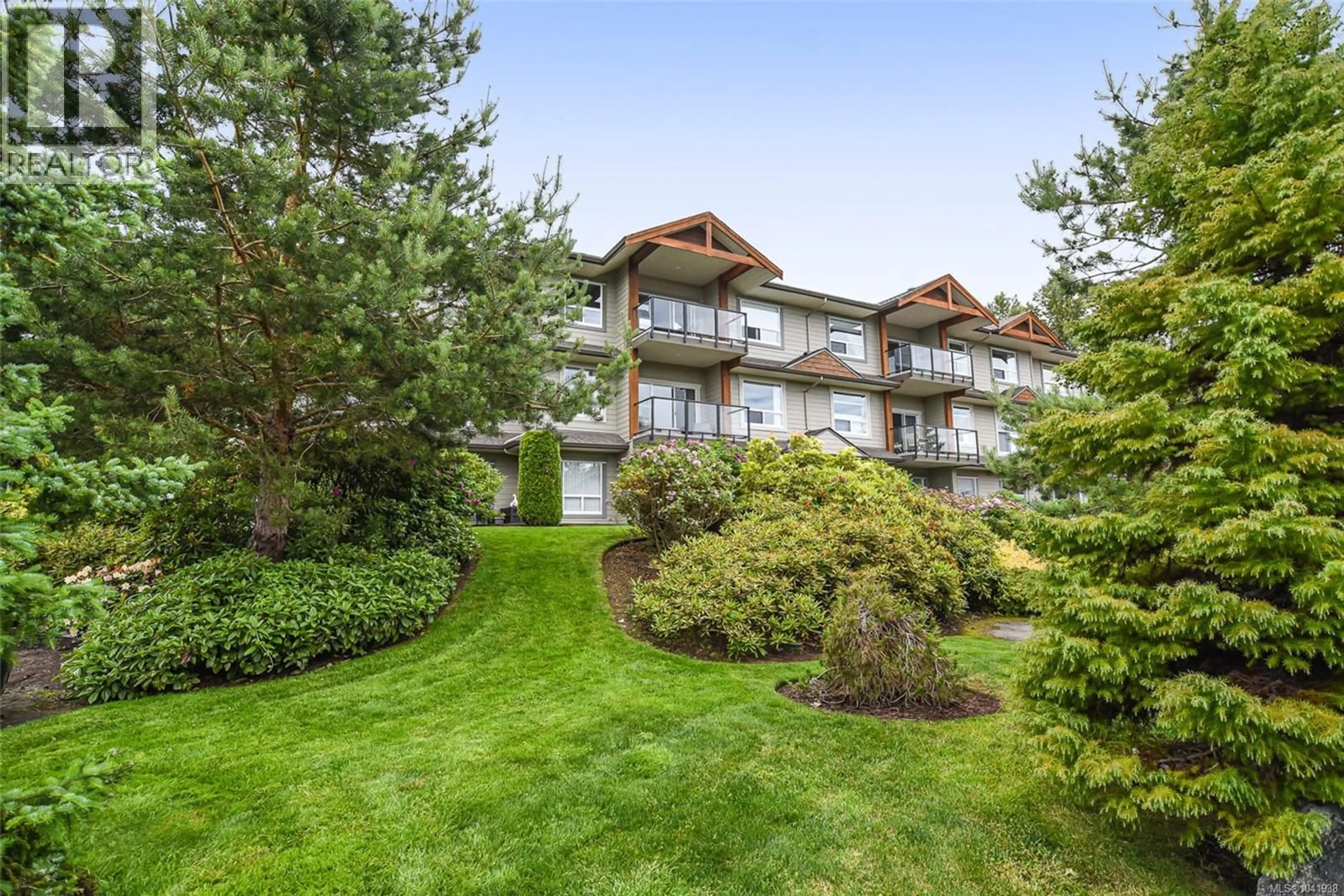 Patio, unknown for 202 - 199 31ST STREET, Courtenay British Columbia V9N8X1