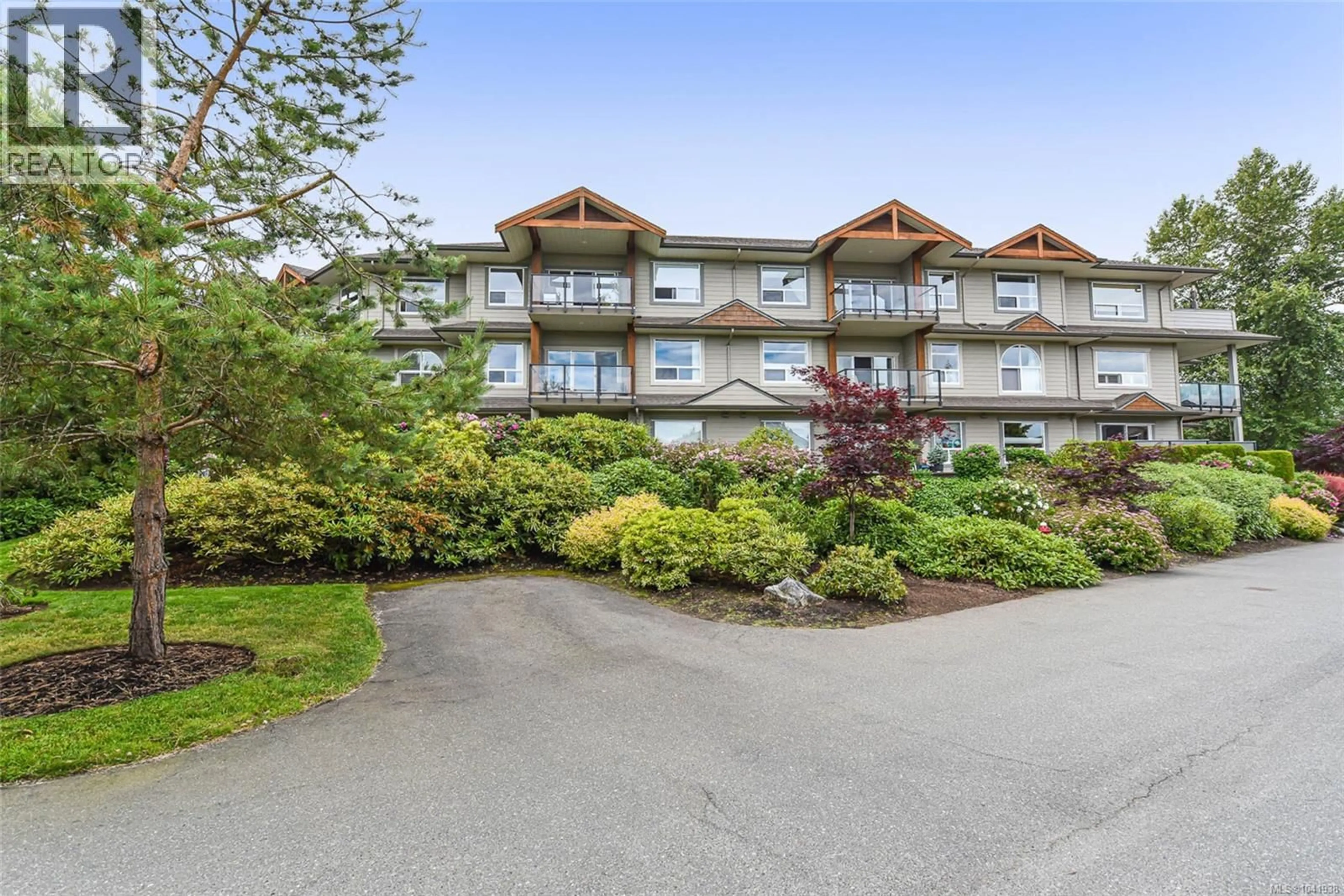 Patio, water/lake/river/ocean view for 202 - 199 31ST STREET, Courtenay British Columbia V9N8X1