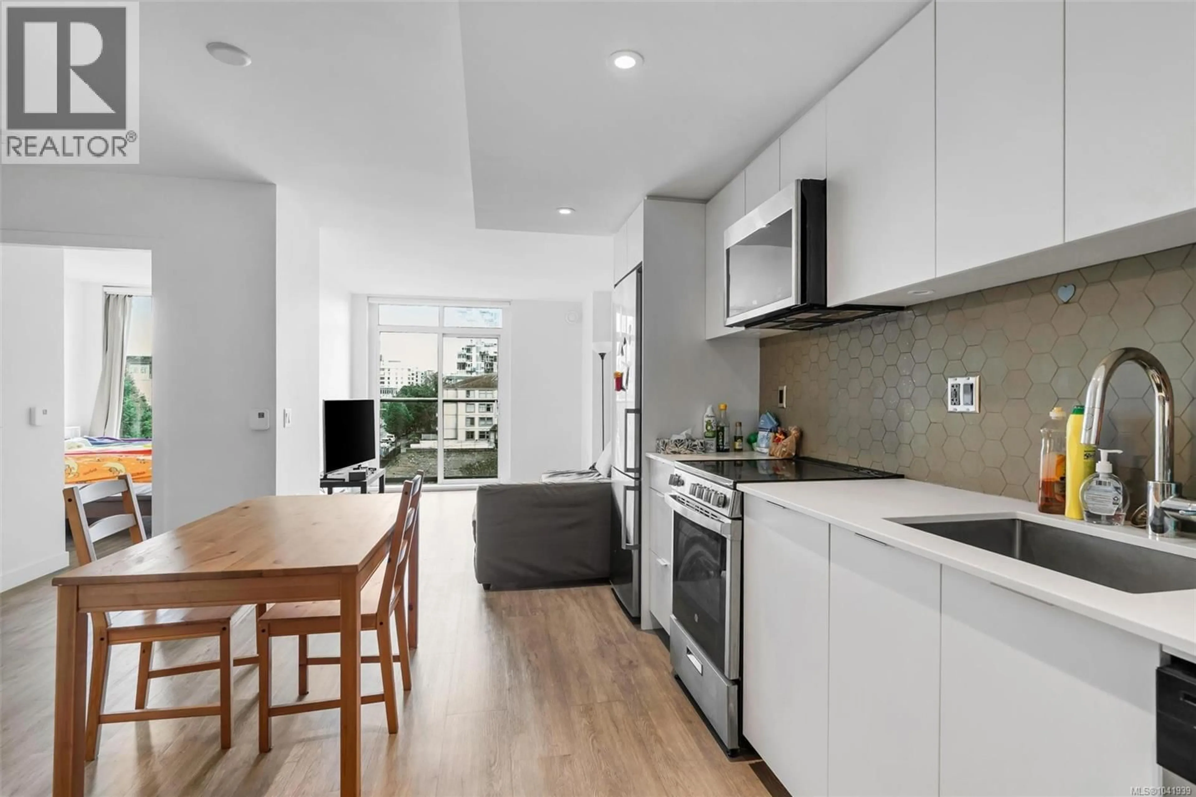 Standard kitchen, unknown for 503 - 845 JOHNSON STREET, Victoria British Columbia V8W0G3