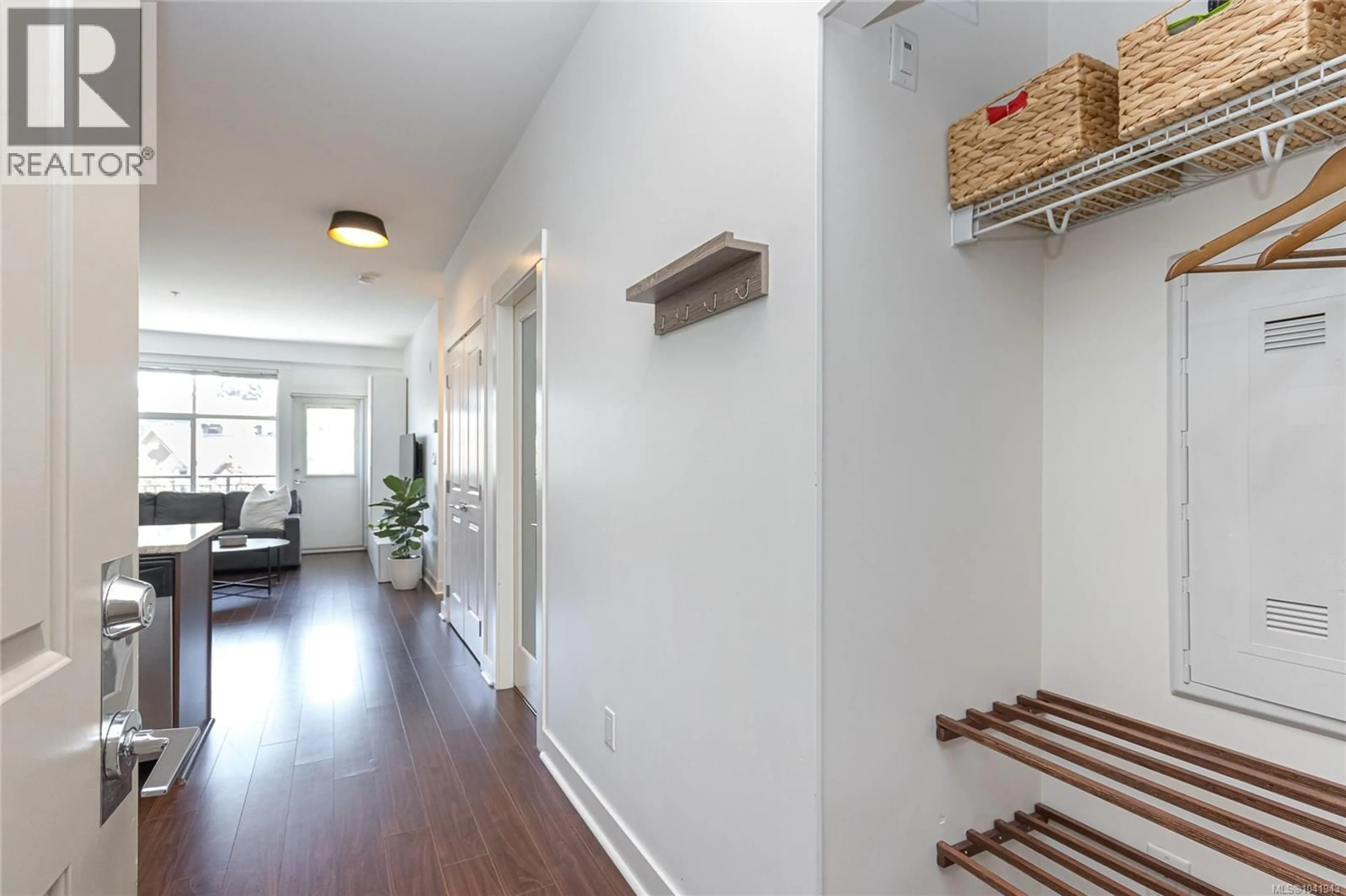 Indoor entryway for 413 - 662 GOLDSTREAM AVENUE, Langford British Columbia V9B0N8