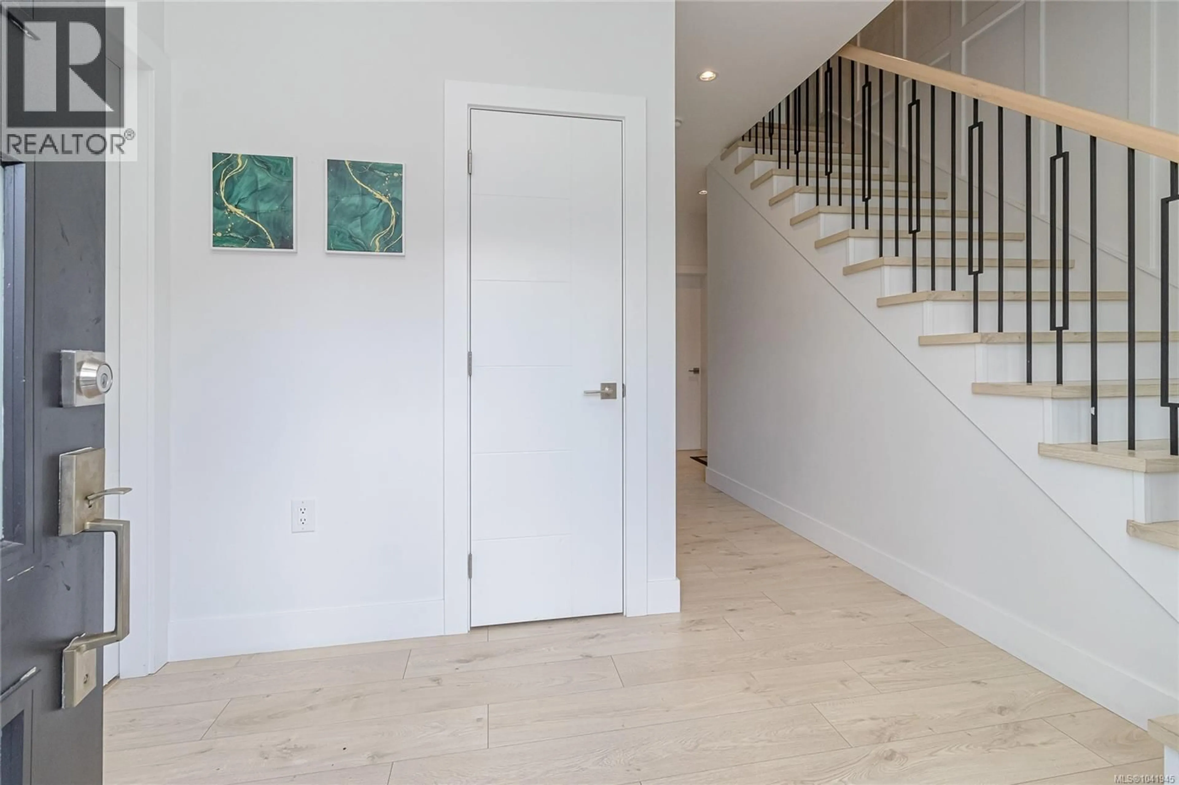 Indoor entryway for 1953 FARLEIGH WAY, Duncan British Columbia V9L0H1
