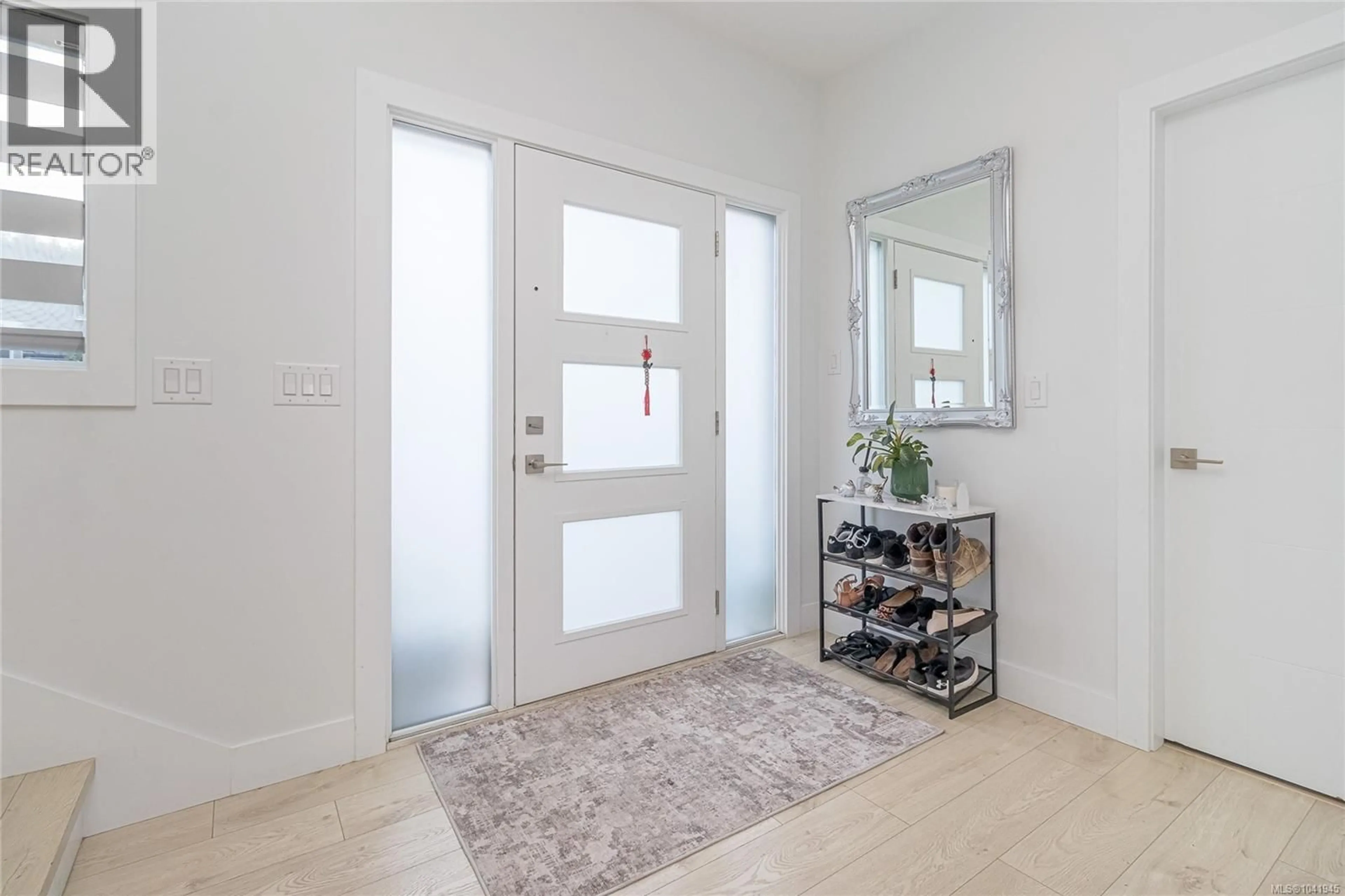 Indoor entryway for 1953 FARLEIGH WAY, Duncan British Columbia V9L0H1
