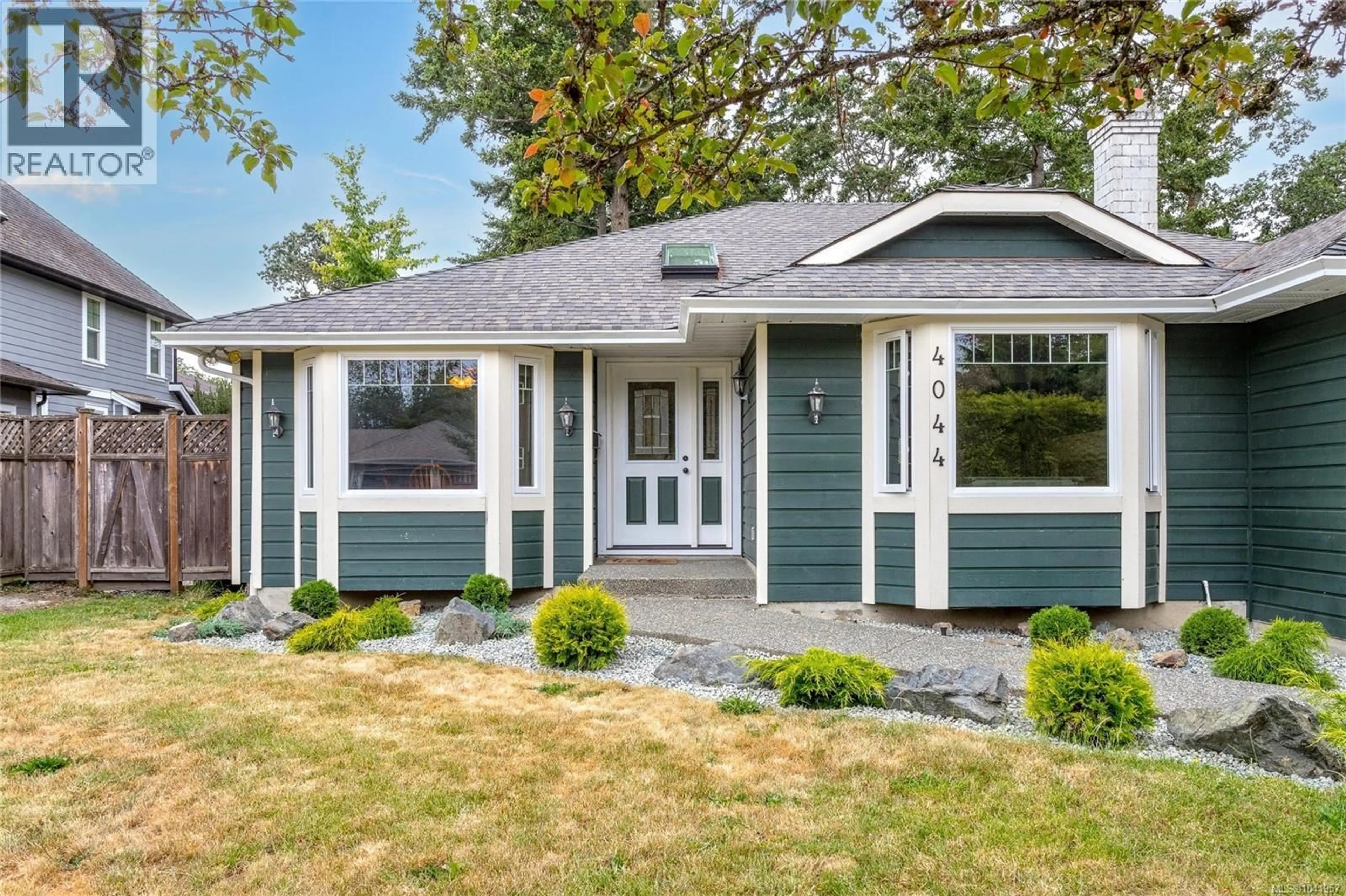 Home with vinyl exterior material, street for 4044 MALTON AVENUE, Saanich British Columbia V8X4X1