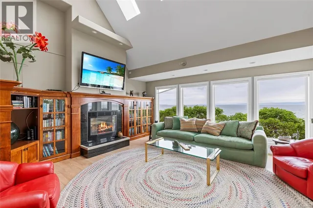 2995 ISLAND HIGHWAY WEST, Qualicum Beach 2