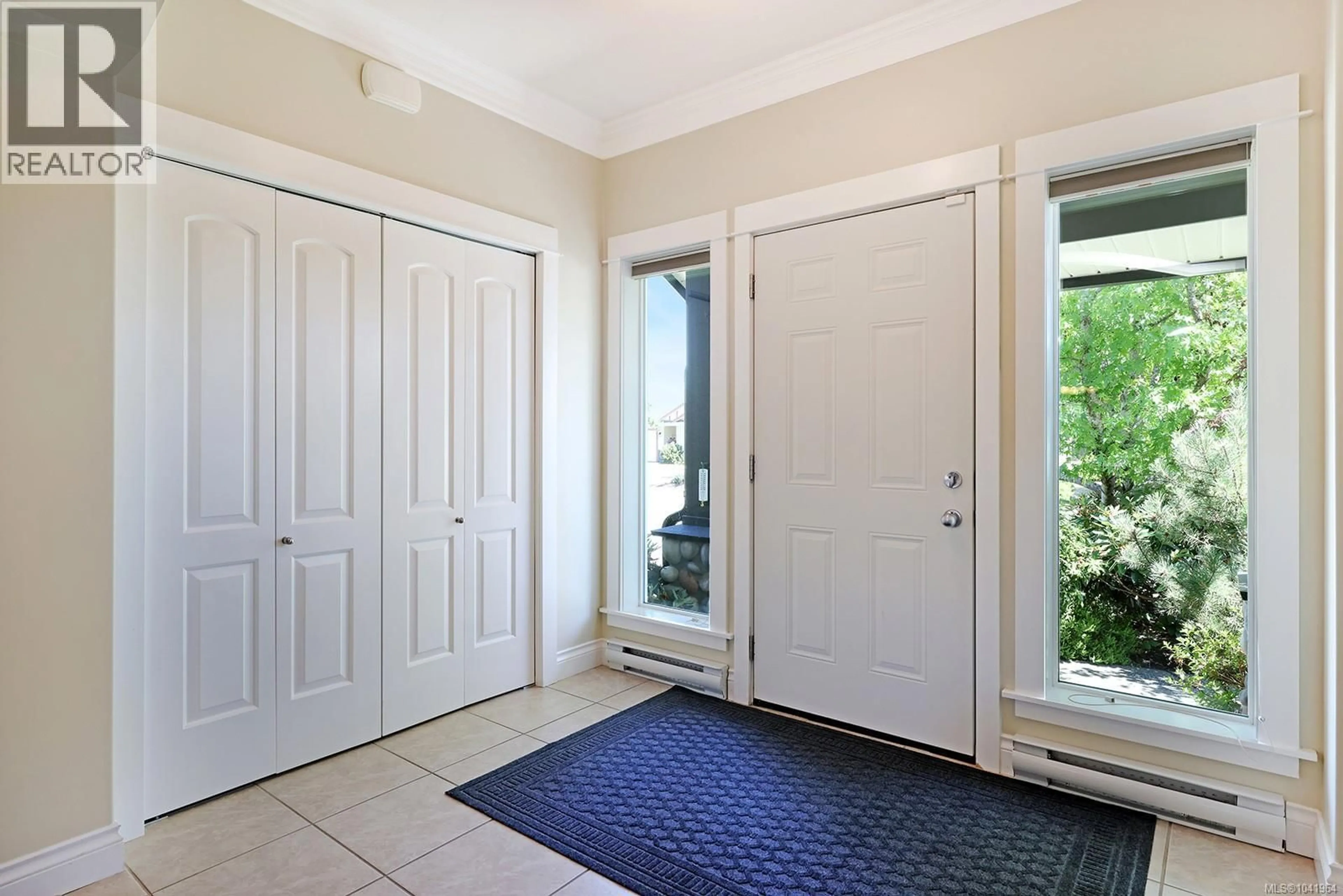 Indoor entryway for 815 LABRADOR DRIVE, Comox British Columbia V9M4H9