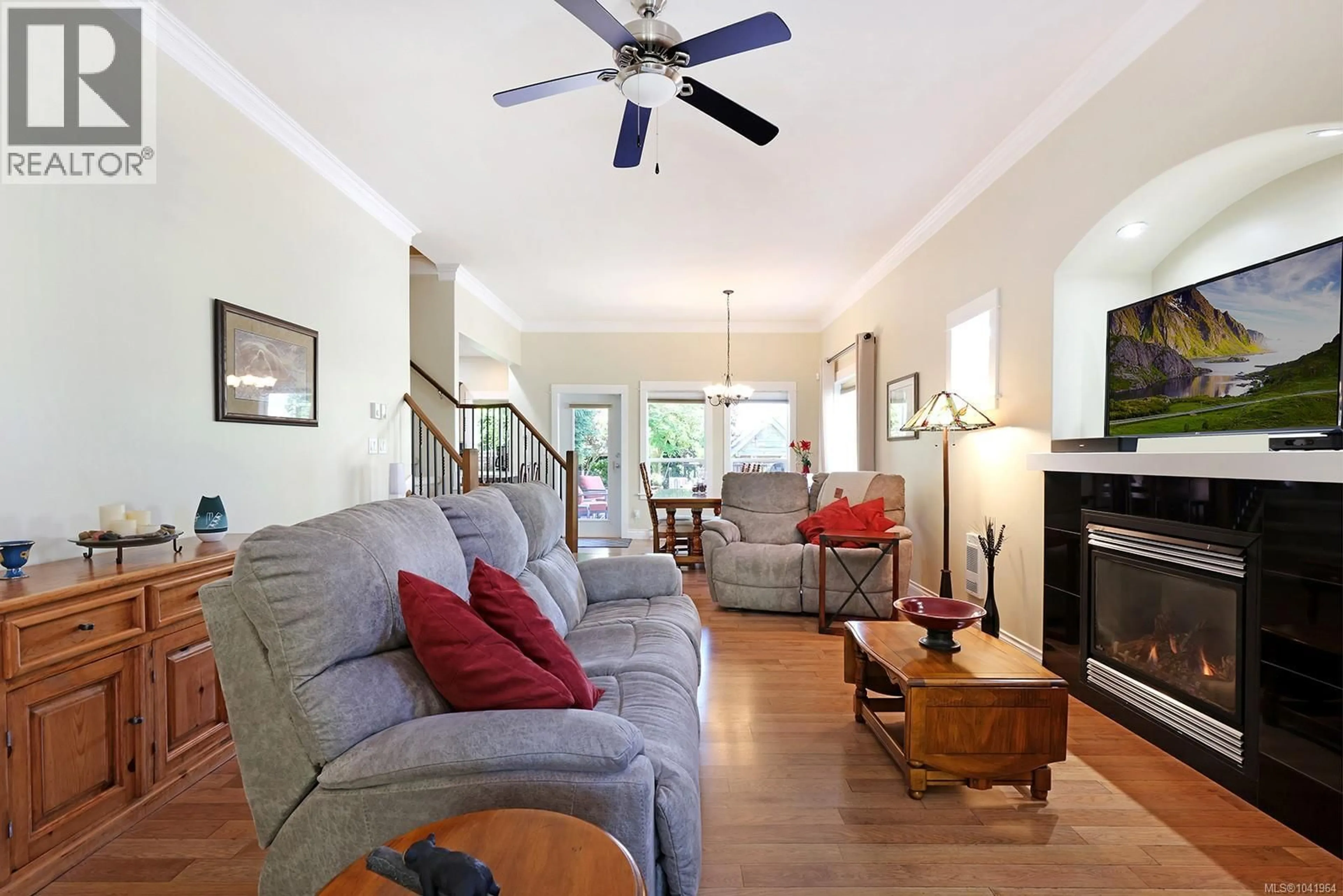Living room with furniture, wood/laminate floor for 815 LABRADOR DRIVE, Comox British Columbia V9M4H9