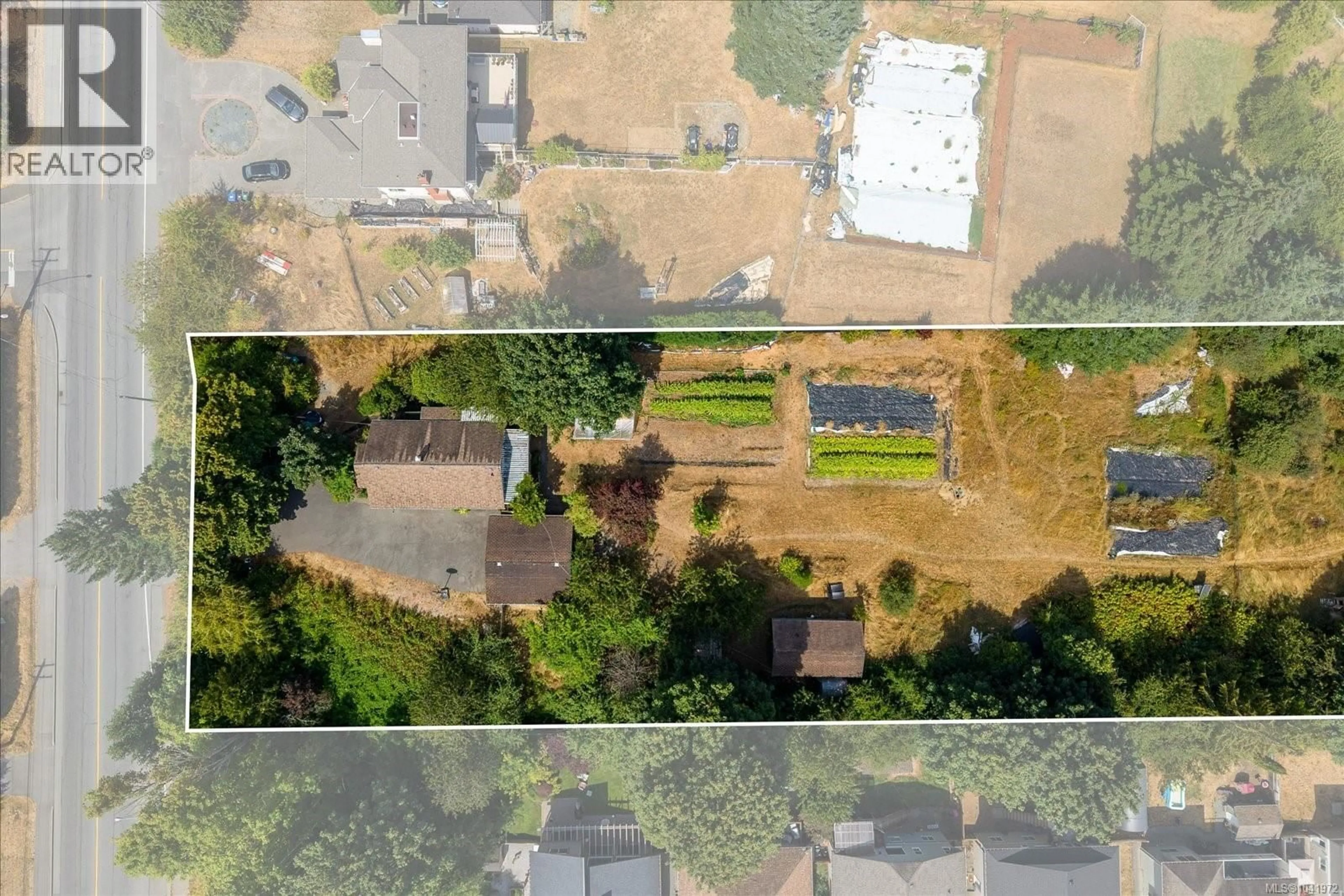 A pic from outside/outdoor area/front of a property/back of a property/a pic from drone, unknown for 950 BRUCE AVENUE, Nanaimo British Columbia V9R4A3