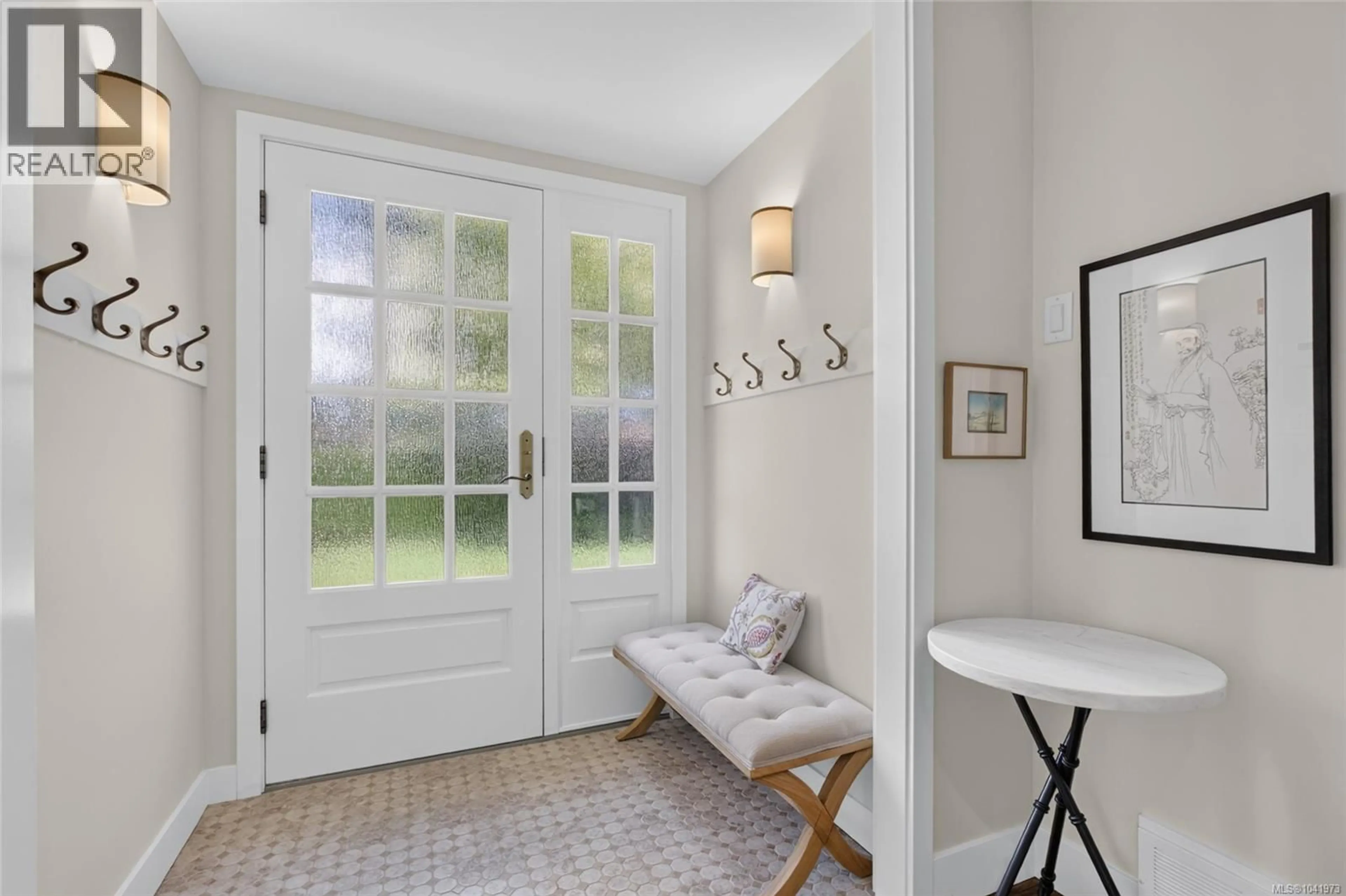 Indoor entryway for 1685 BEAUFORT AVENUE, Comox British Columbia V9M1R8