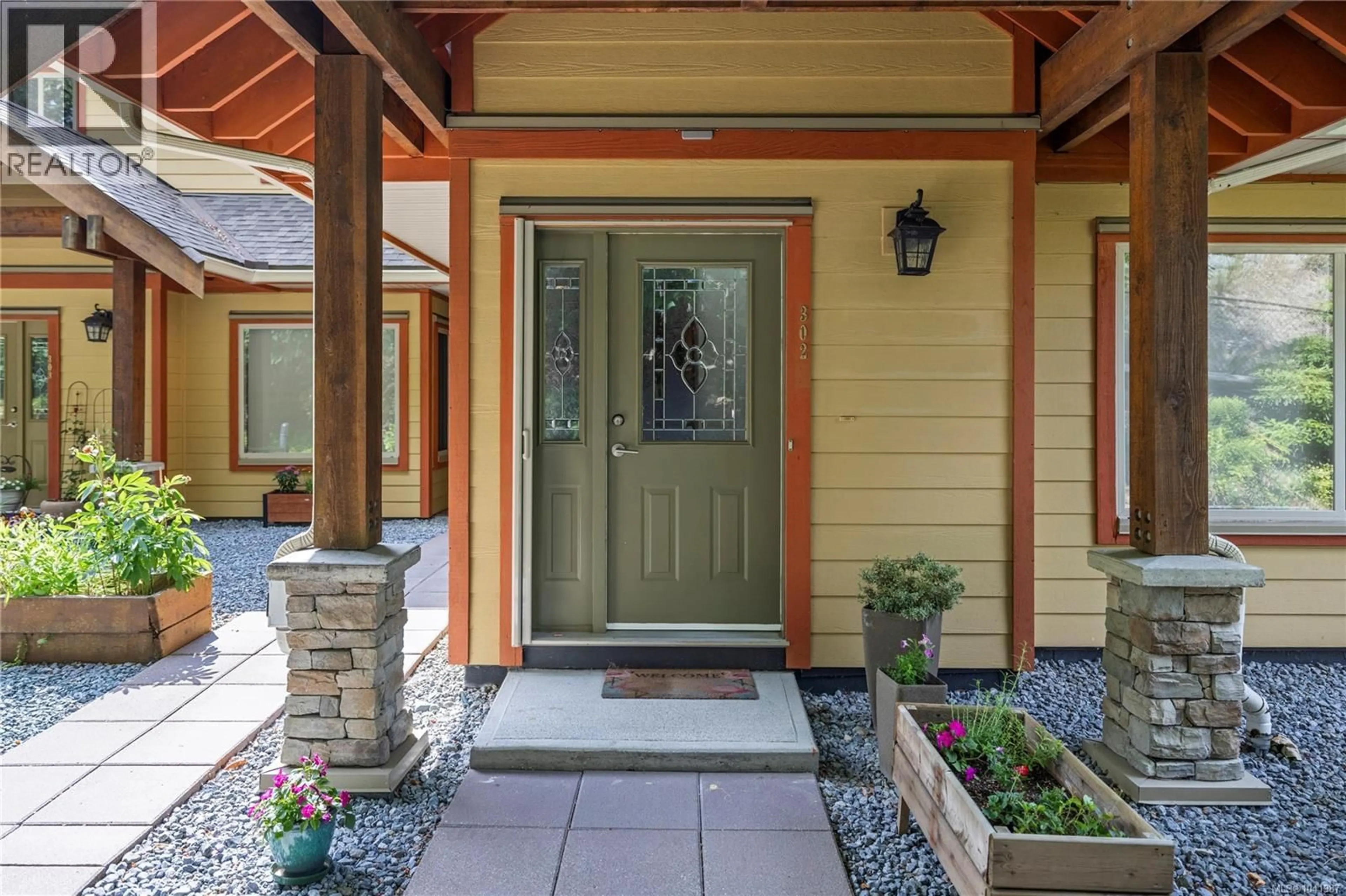 Indoor entryway for 302 - 1244 4TH AVENUE, Ladysmith British Columbia V9G0A6