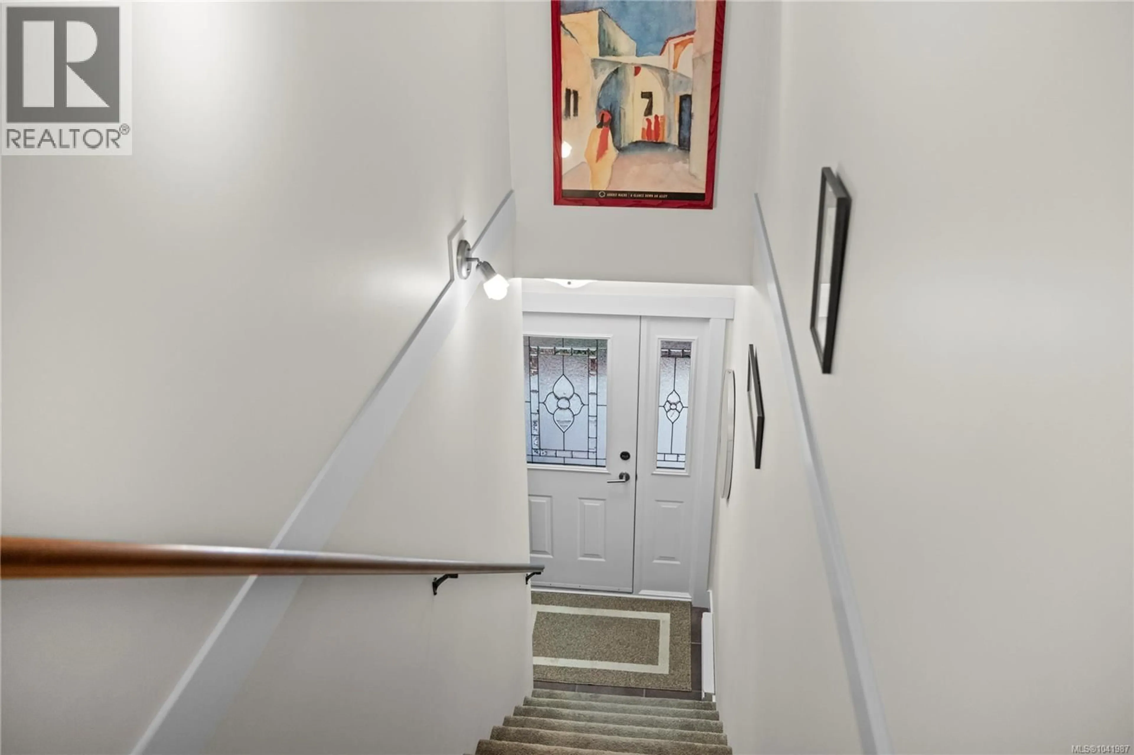 Indoor foyer for 302 - 1244 4TH AVENUE, Ladysmith British Columbia V9G0A6