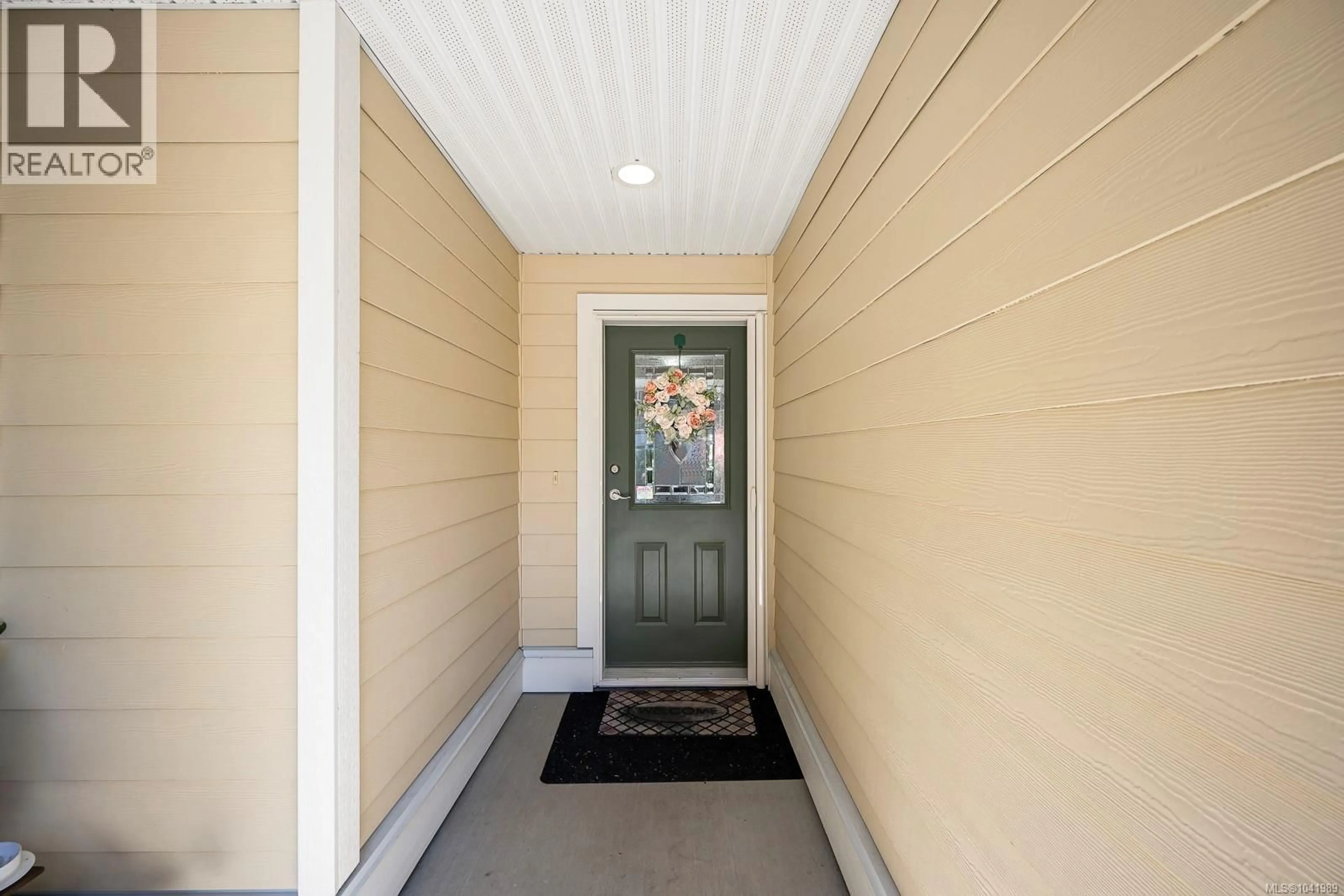 Indoor entryway for 47 - 2728 1ST STREET, Courtenay British Columbia V9N4A4