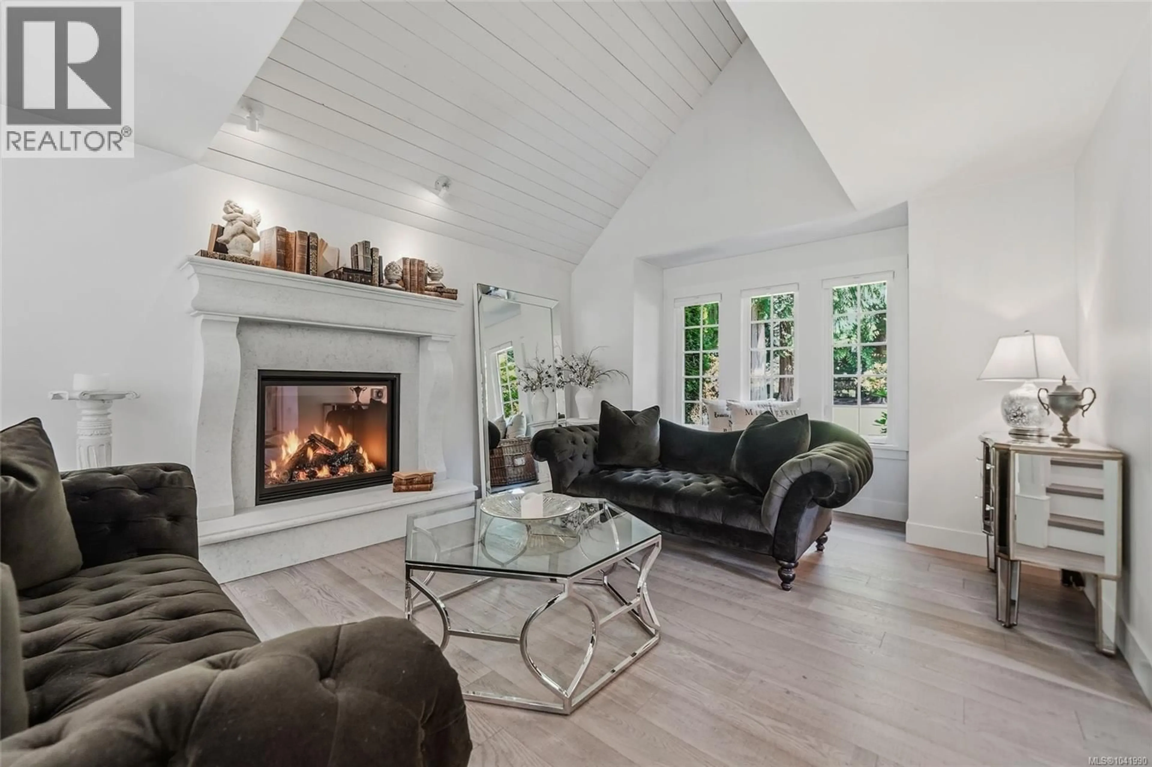 Living room with furniture, unknown for 2534 ISLAND HIGHWAY WEST, Qualicum Beach British Columbia V9K1G5